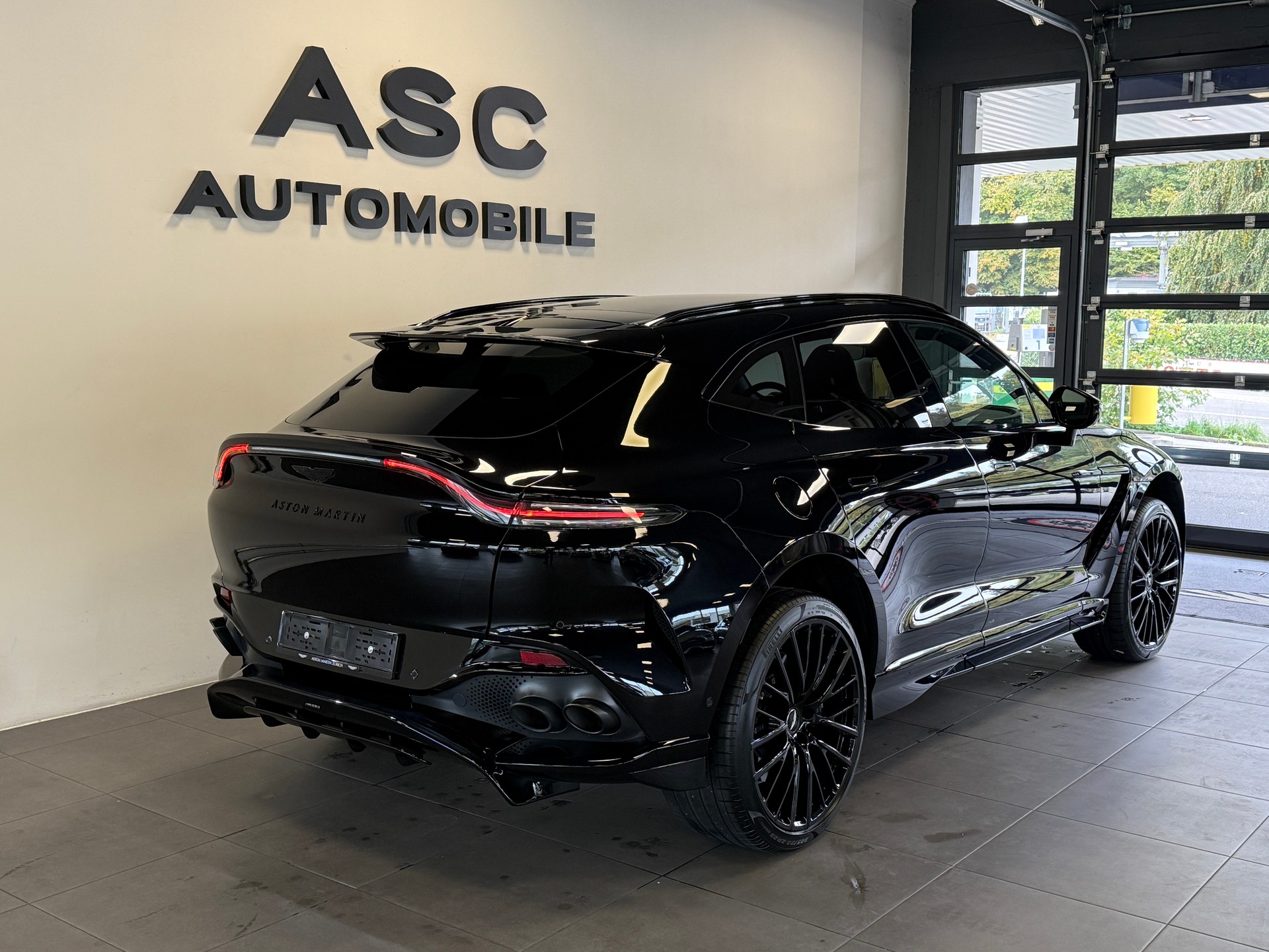 ASTON MARTIN DBX 707-image-2