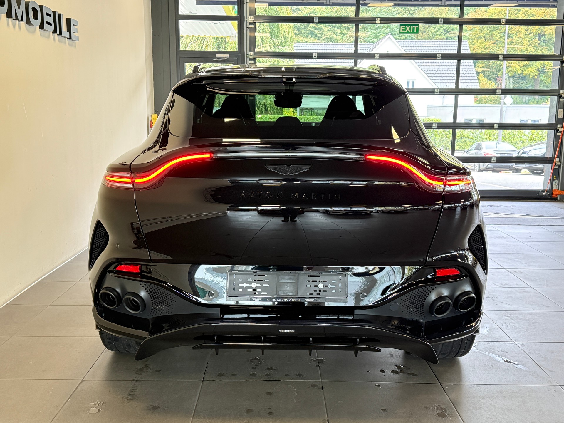 ASTON MARTIN DBX 707-image-3