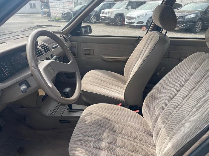 PEUGEOT 205 1.9 Automatic-image-8