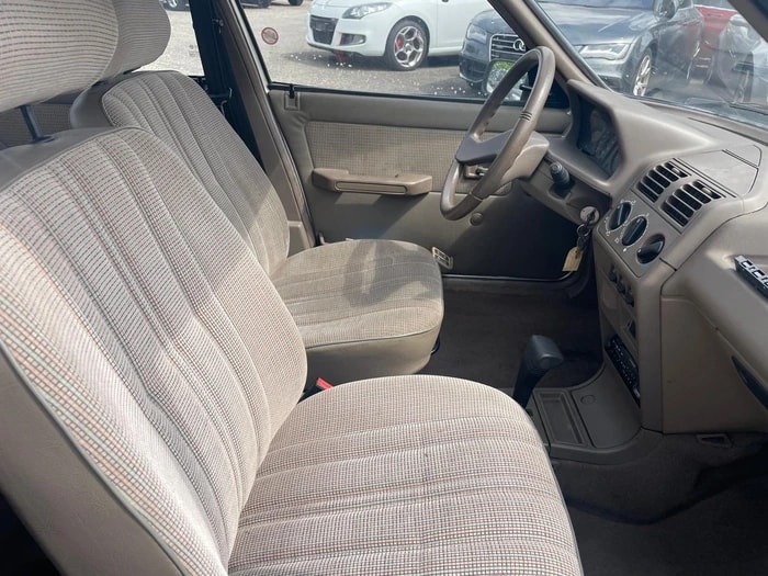PEUGEOT 205 1.9 Automatic-image-9