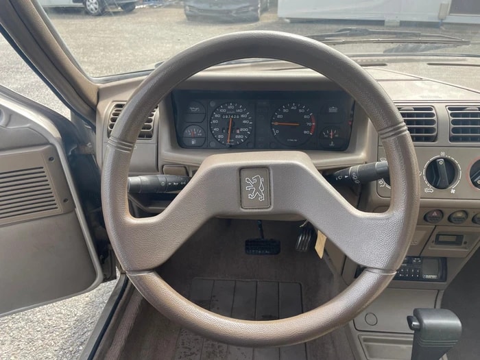PEUGEOT 205 1.9 Automatic-image-6