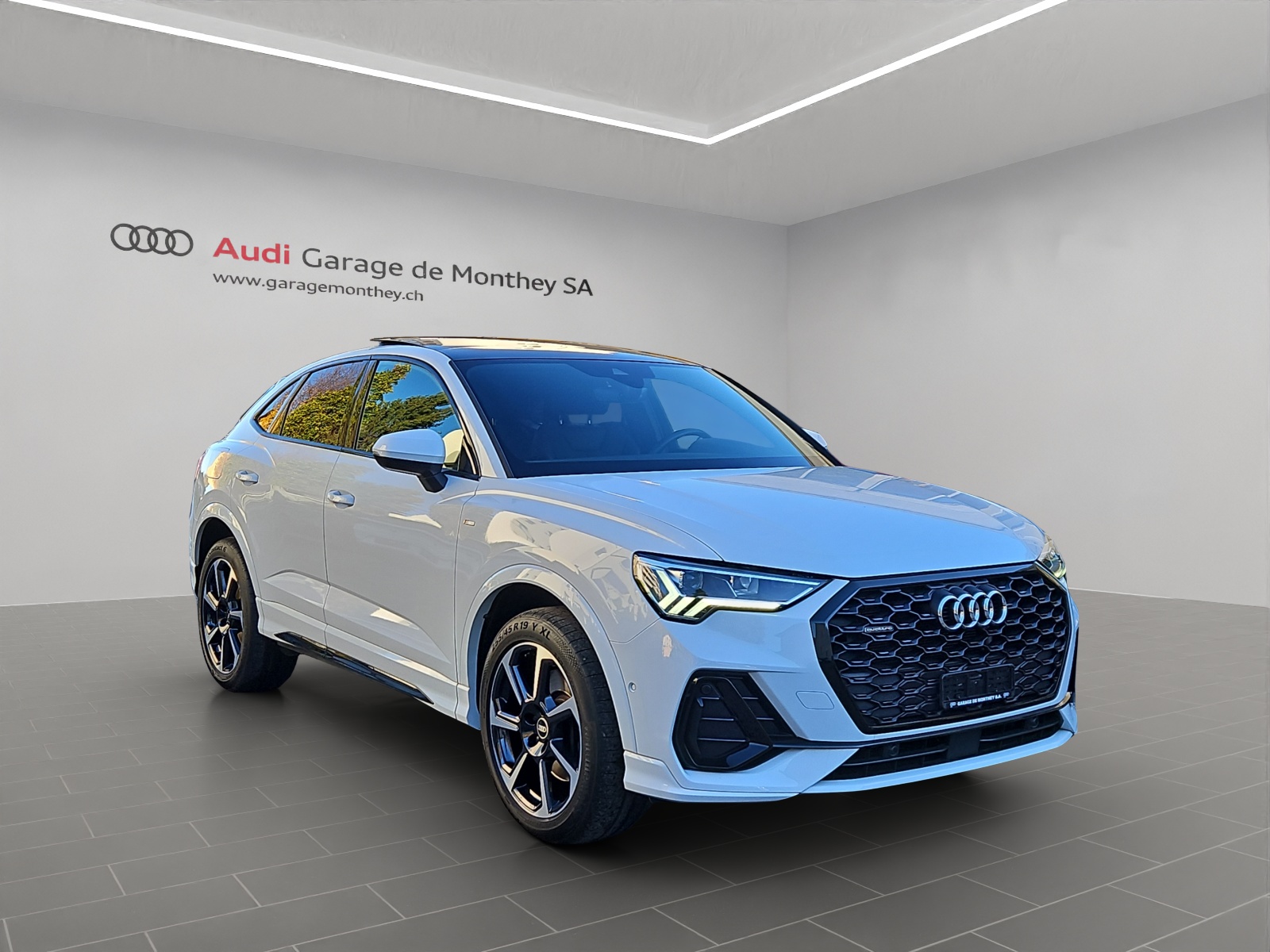 AUDI Q3 Sportback 40 TDI S line Attraction quattro S-tronic-image-2