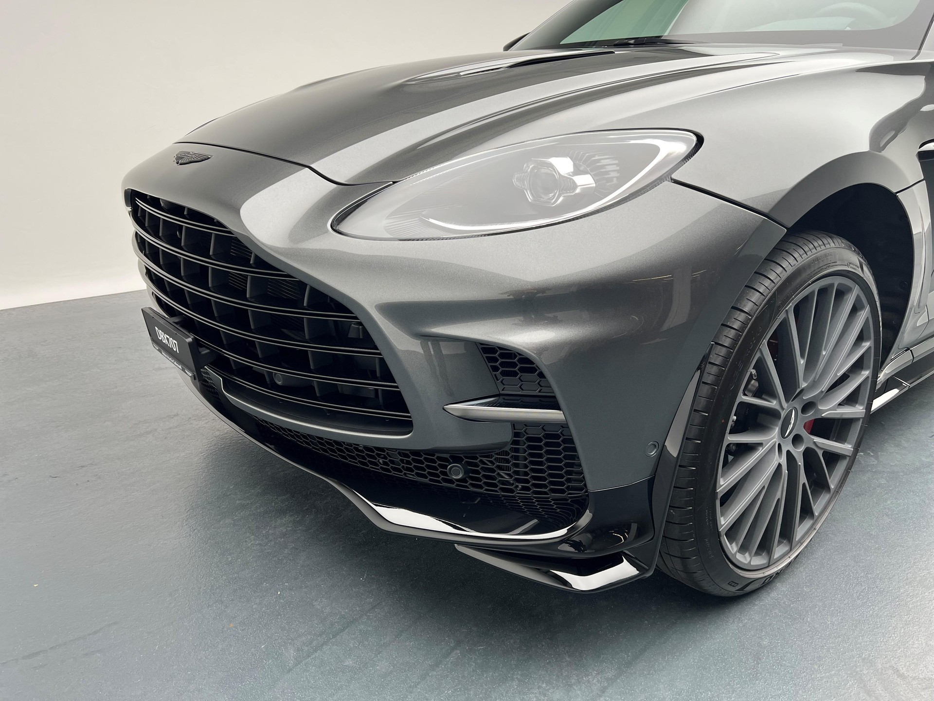 ASTON MARTIN DBX 707 4.0 V8 Bi-Turbo-image-17