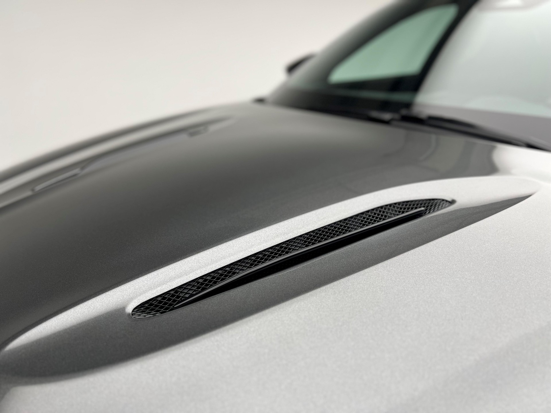 ASTON MARTIN DBX 707 4.0 V8 Bi-Turbo-image-18