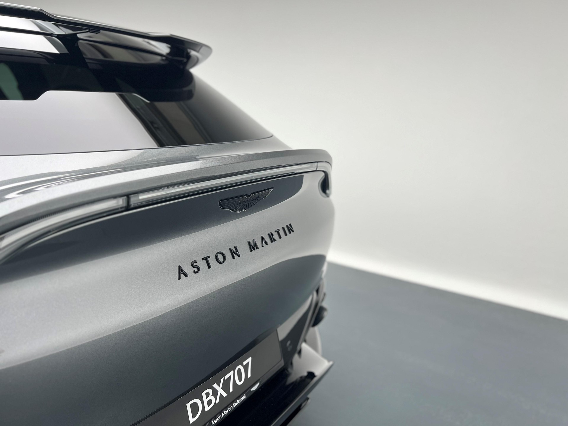 ASTON MARTIN DBX 707 4.0 V8 Bi-Turbo-image-24