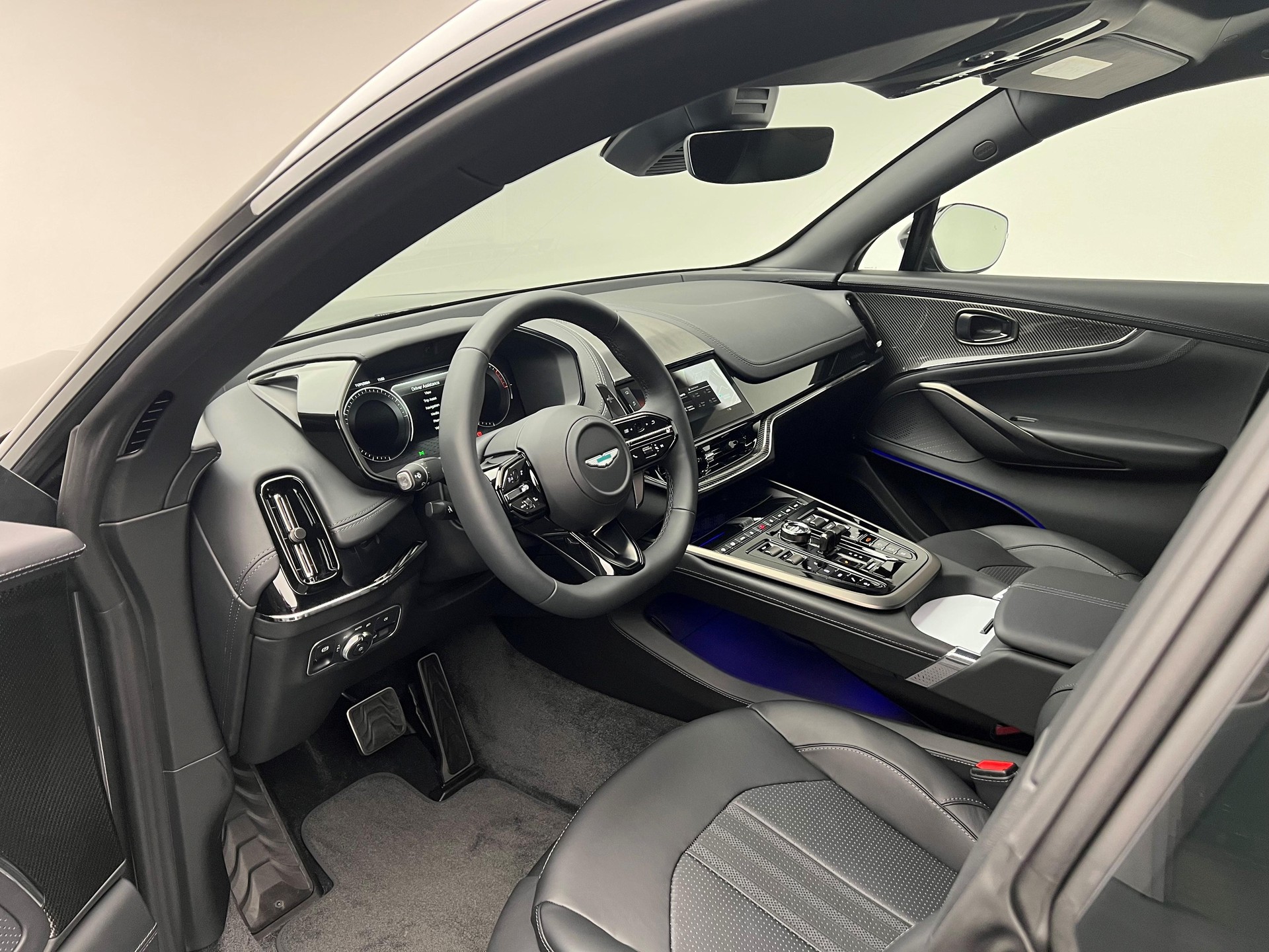 ASTON MARTIN DBX 707 4.0 V8 Bi-Turbo-image-3