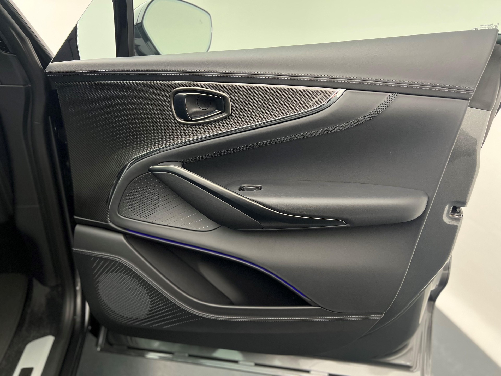 ASTON MARTIN DBX 707 4.0 V8 Bi-Turbo-image-15