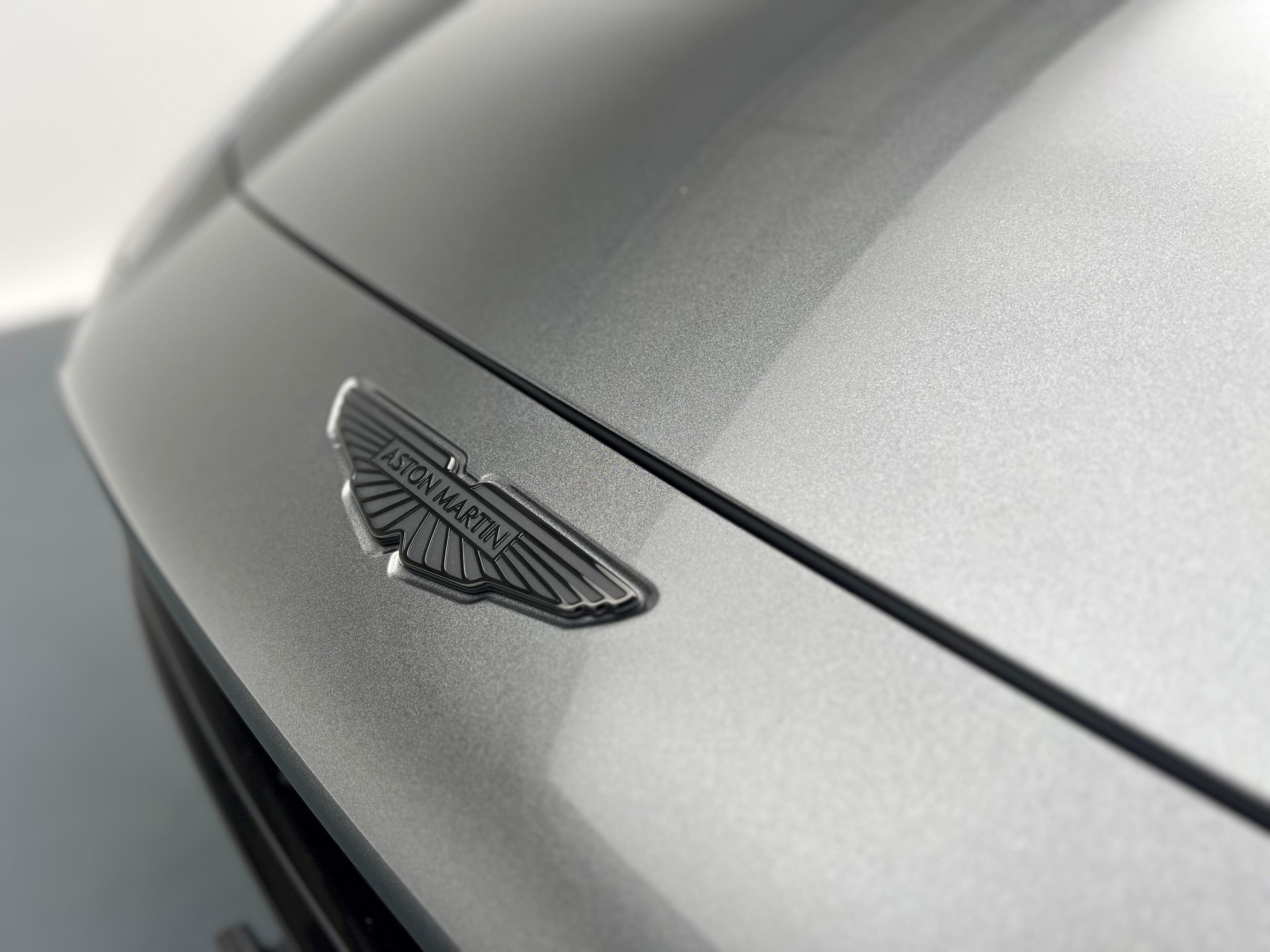 ASTON MARTIN DBX 707 4.0 V8 Bi-Turbo-image-19