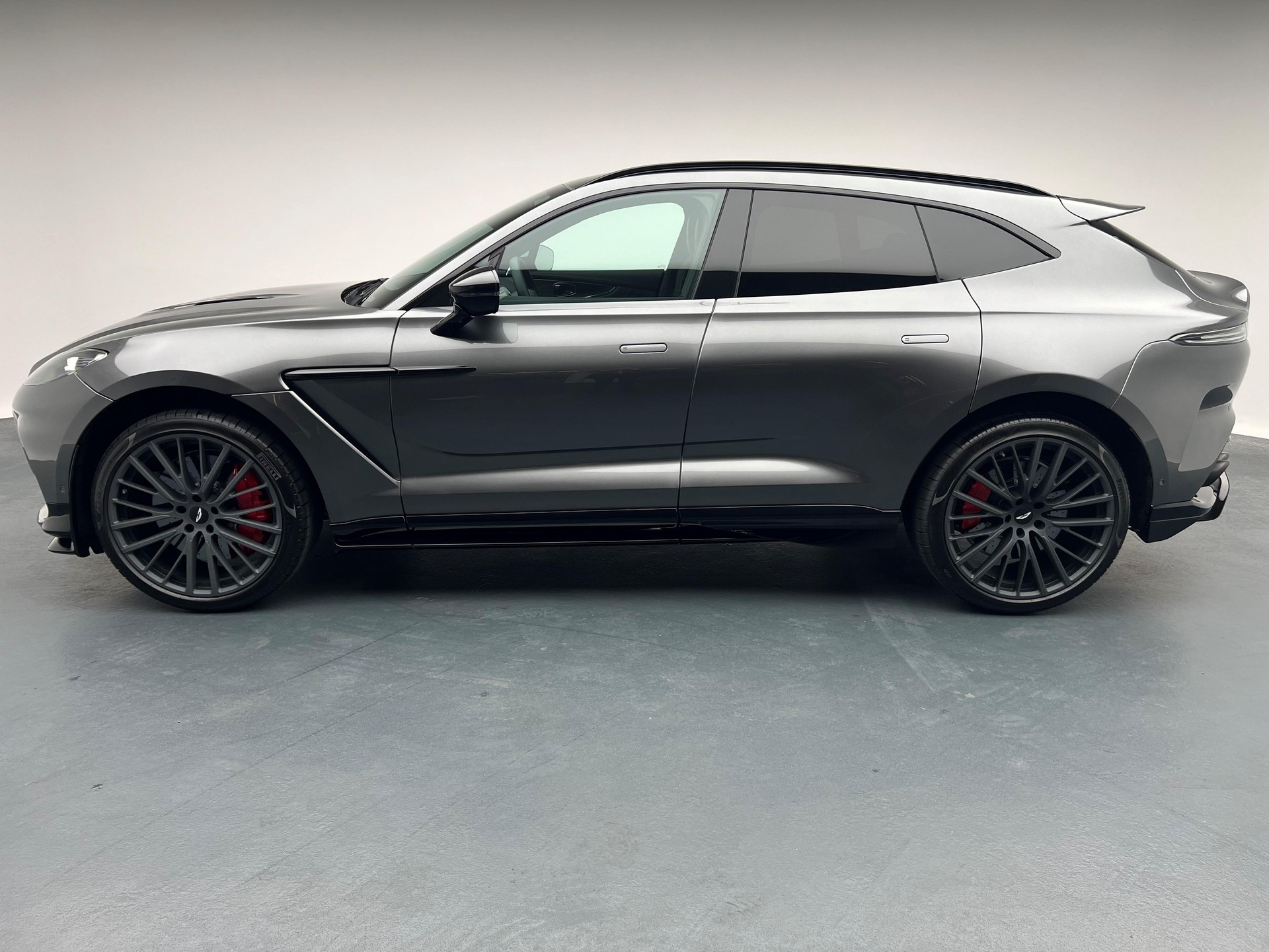 ASTON MARTIN DBX 707 4.0 V8 Bi-Turbo-image-1