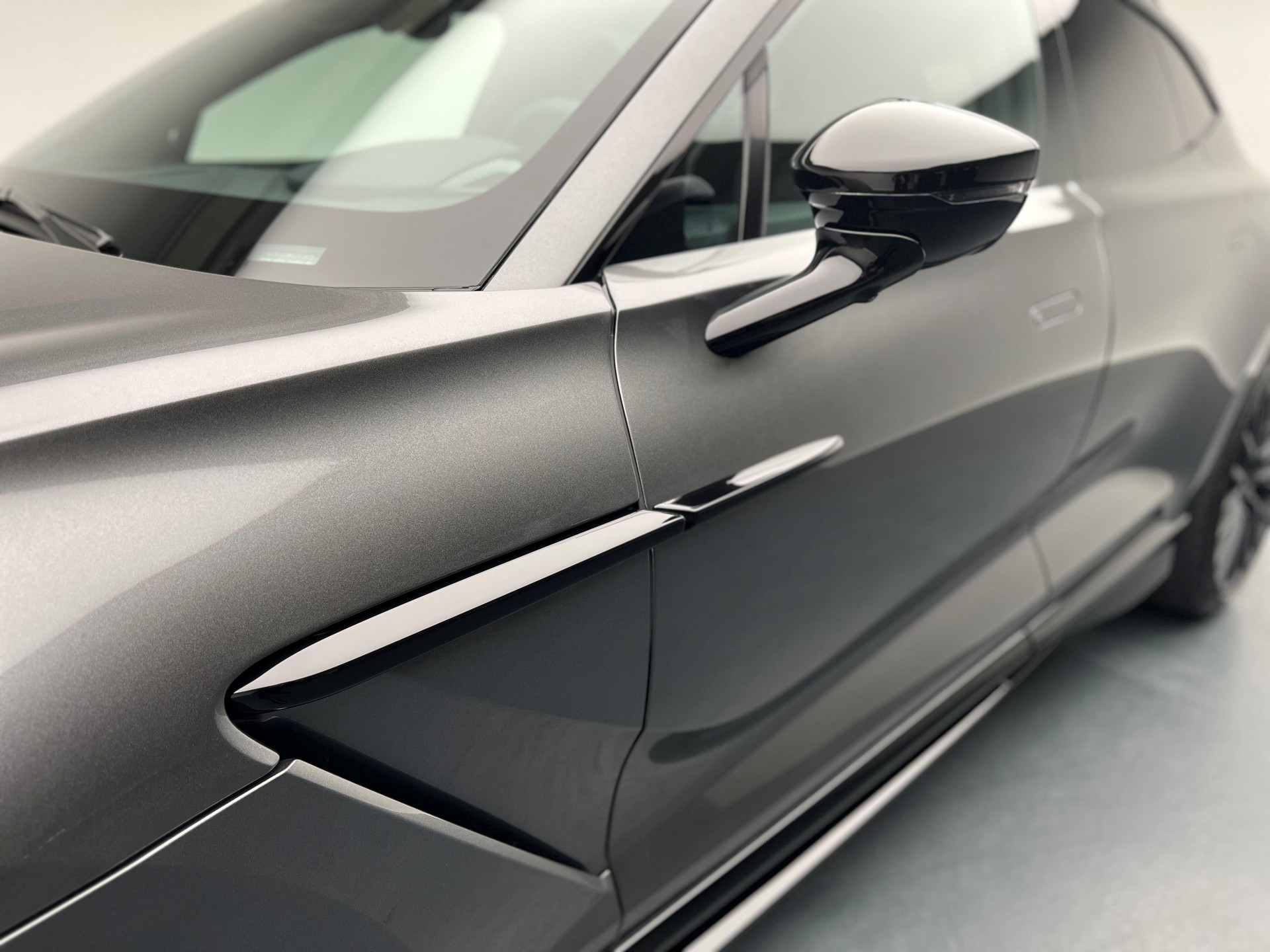 ASTON MARTIN DBX 707 4.0 V8 Bi-Turbo-image-20