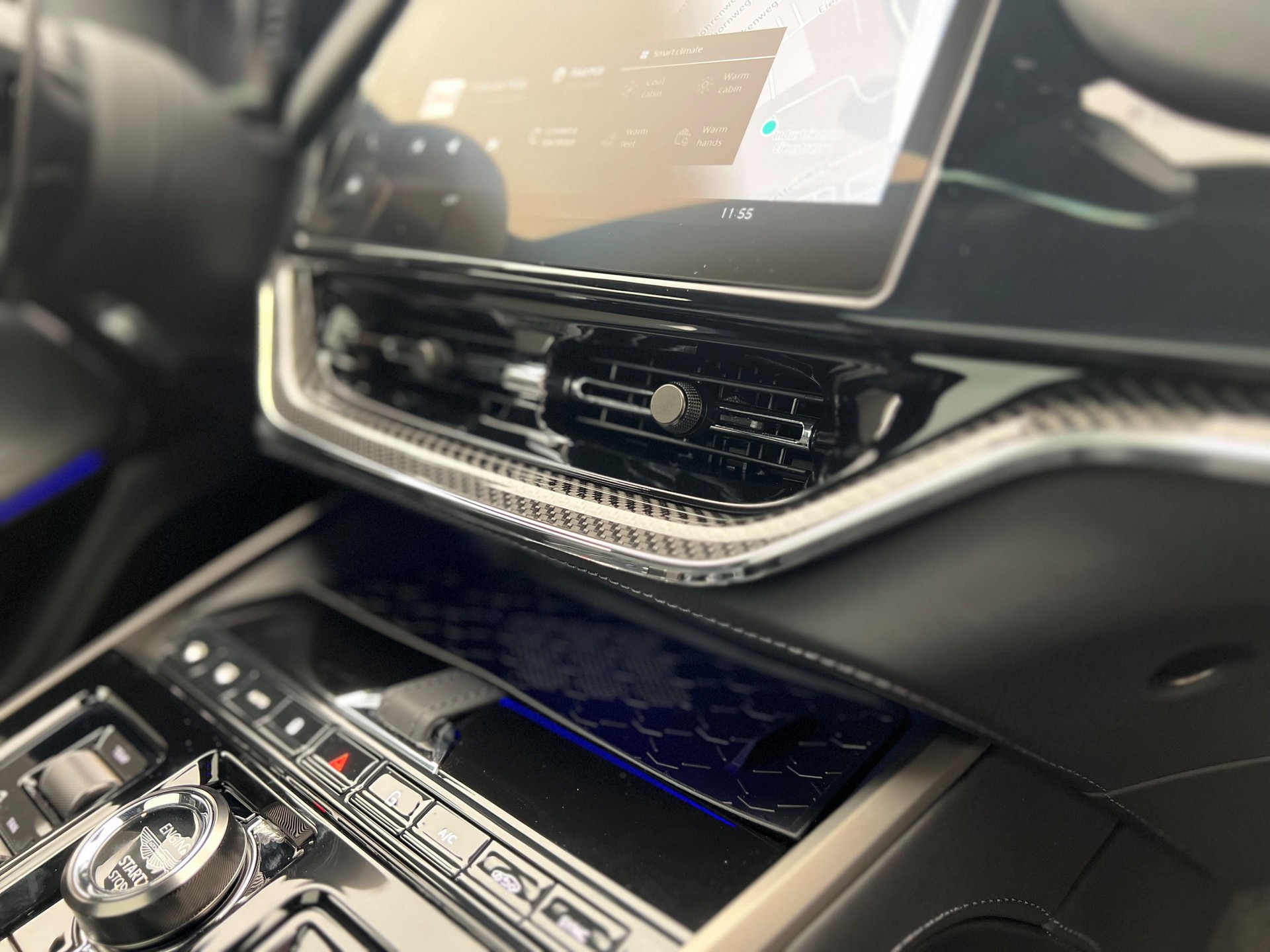 ASTON MARTIN DBX 707 4.0 V8 Bi-Turbo-image-9