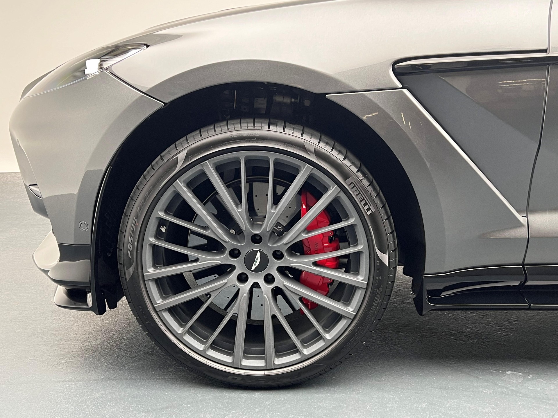 ASTON MARTIN DBX 707 4.0 V8 Bi-Turbo-image-16