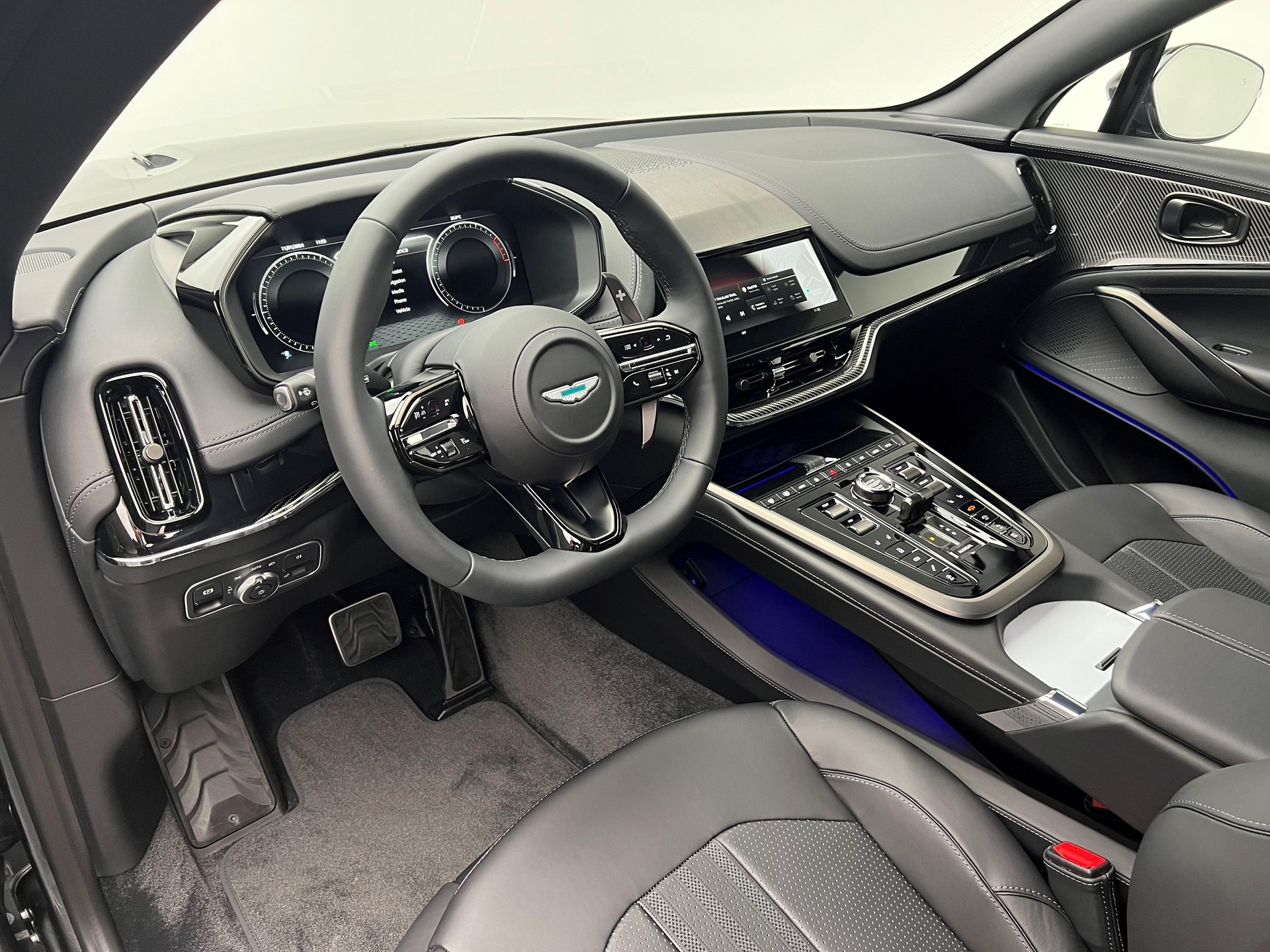 ASTON MARTIN DBX 707 4.0 V8 Bi-Turbo-image-4