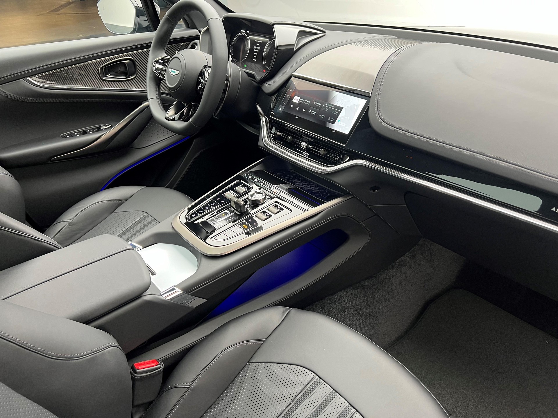 ASTON MARTIN DBX 707 4.0 V8 Bi-Turbo-image-11