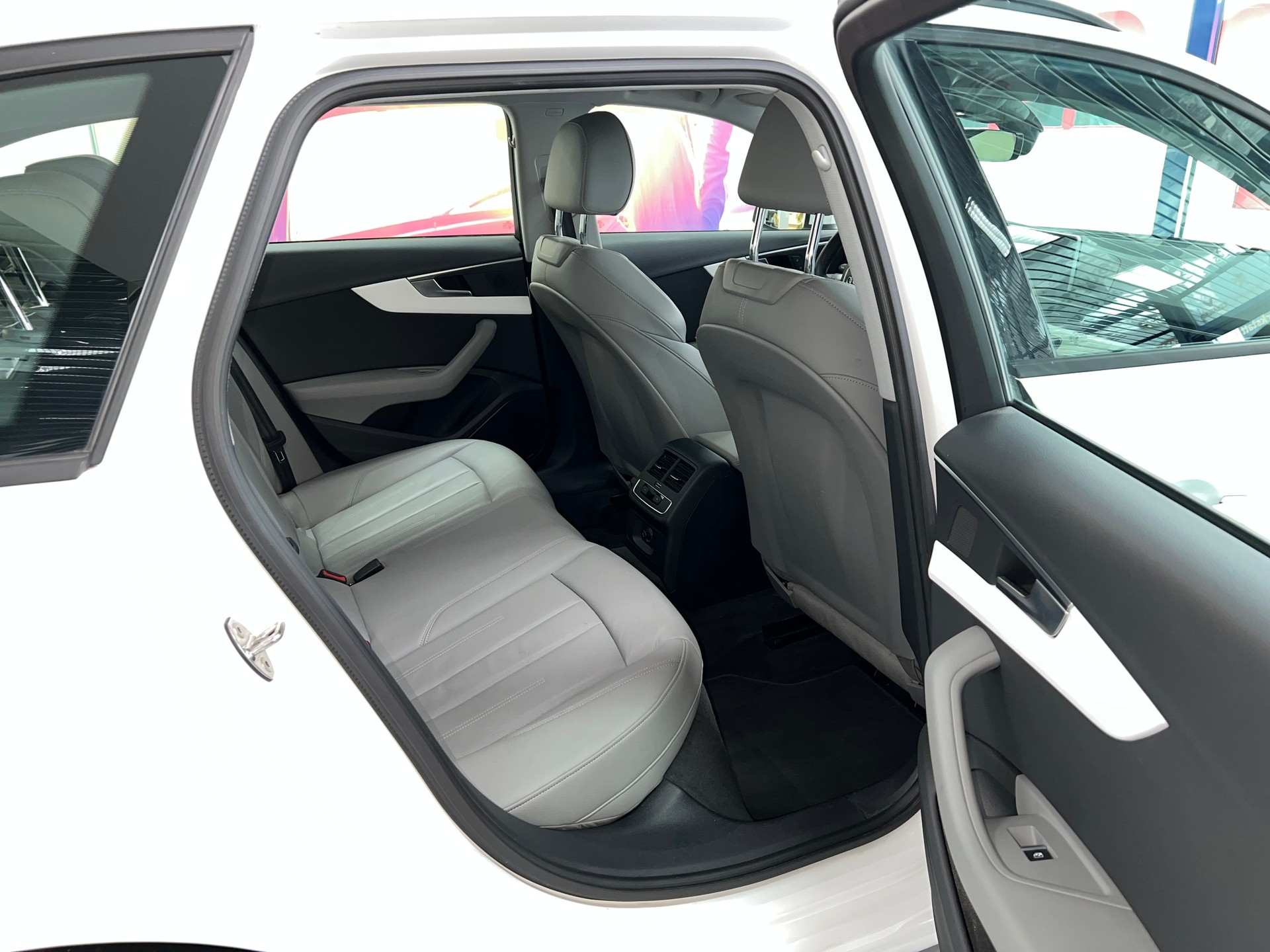 AUDI A4 Avant 40 TDI Sport quattro S-tronic-image-4