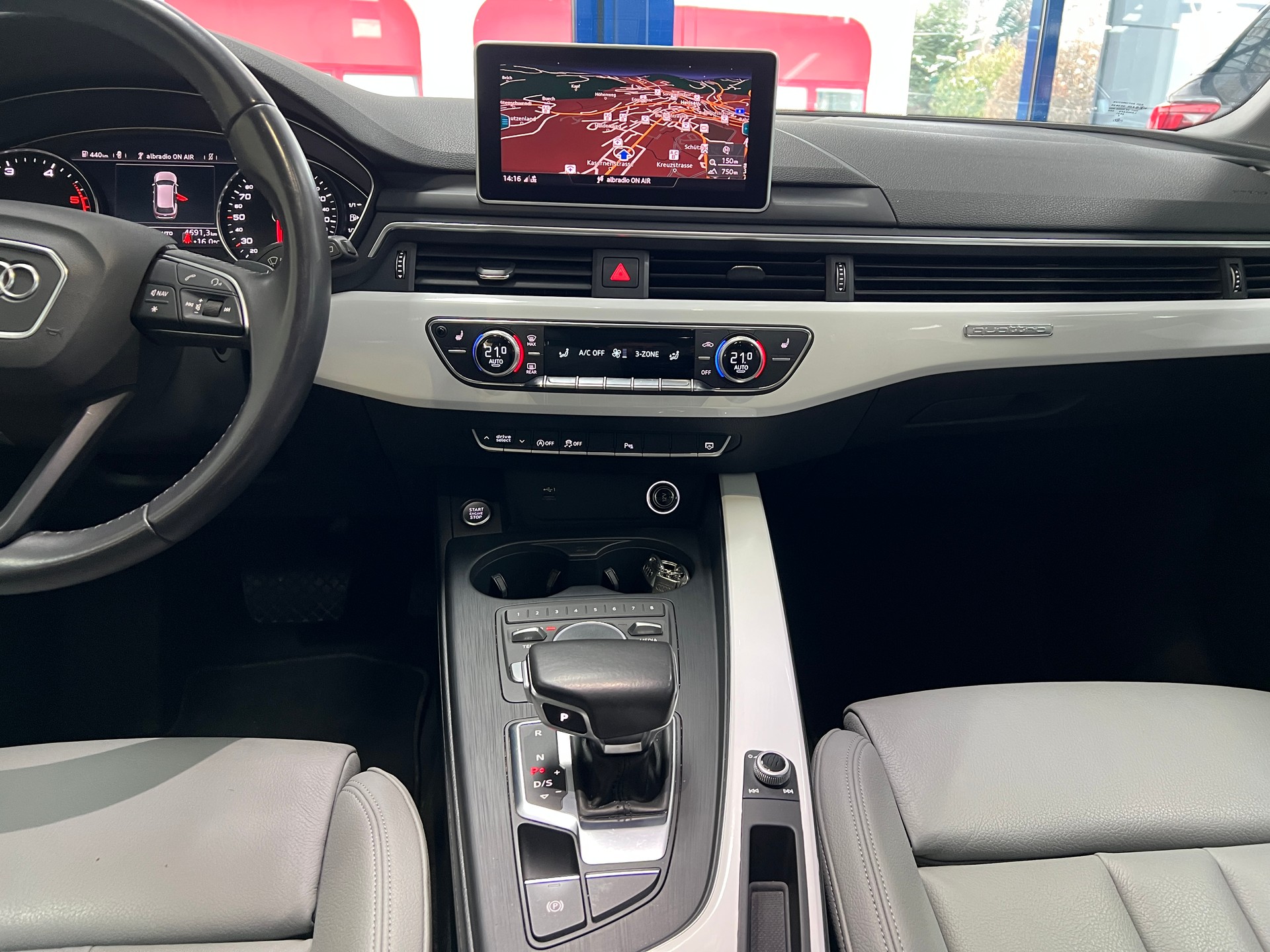 AUDI A4 Avant 40 TDI Sport quattro S-tronic-image-11