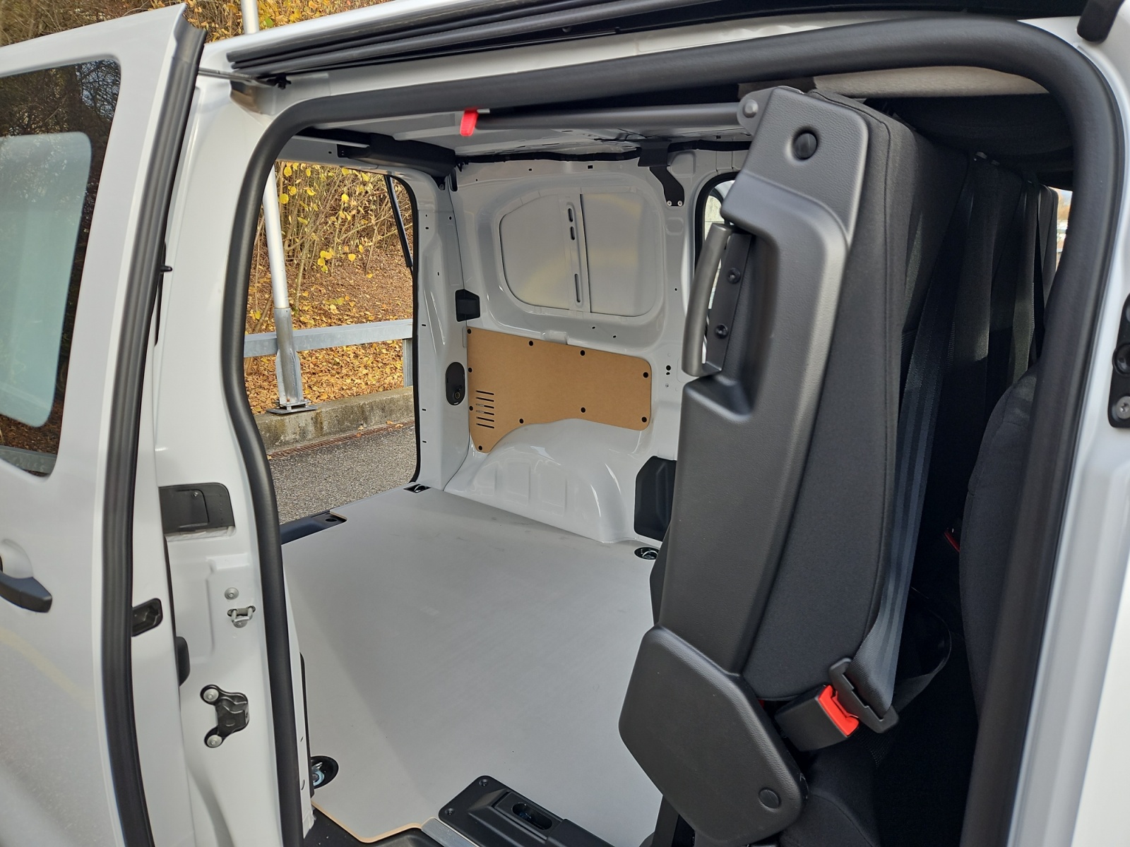 PEUGEOT Expert 1.5 BlueHDi 120 S&S Vertiefte Kabine Standard-image-14