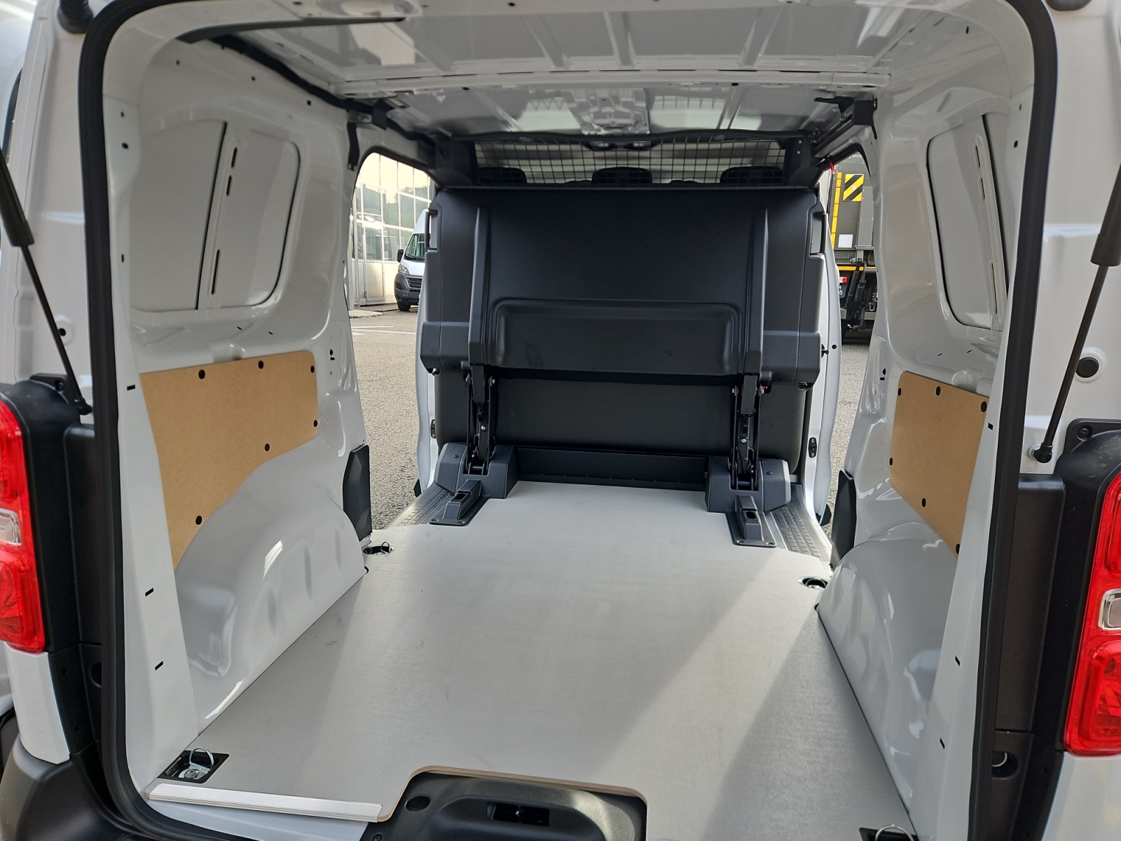 PEUGEOT Expert 1.5 BlueHDi 120 S&S Vertiefte Kabine Standard-image-15