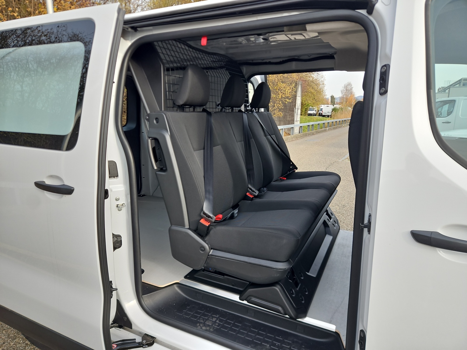 PEUGEOT Expert 1.5 BlueHDi 120 S&S Vertiefte Kabine Standard-image-12