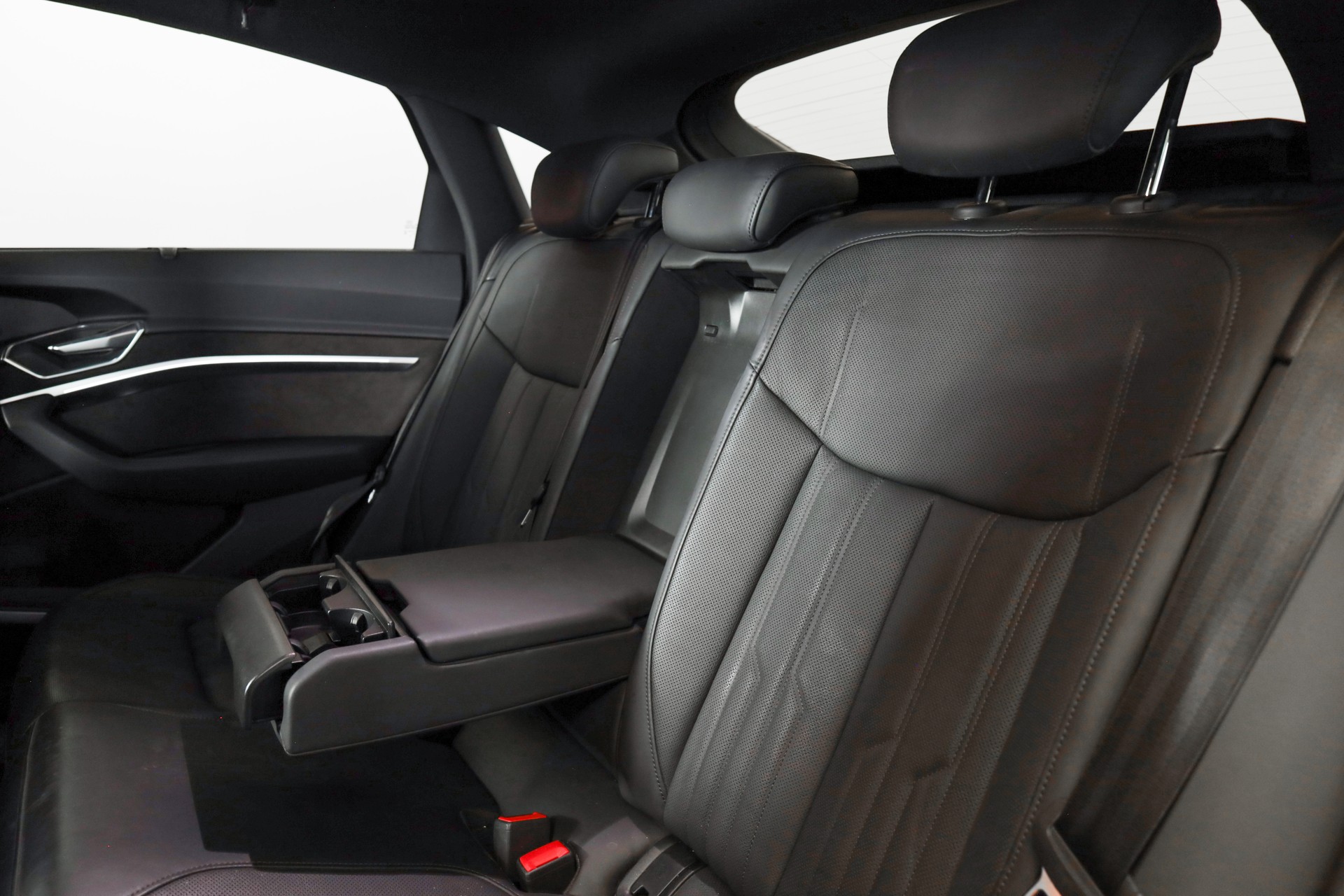 AUDI e-tron 55 Sportback S Line quattro-image-22