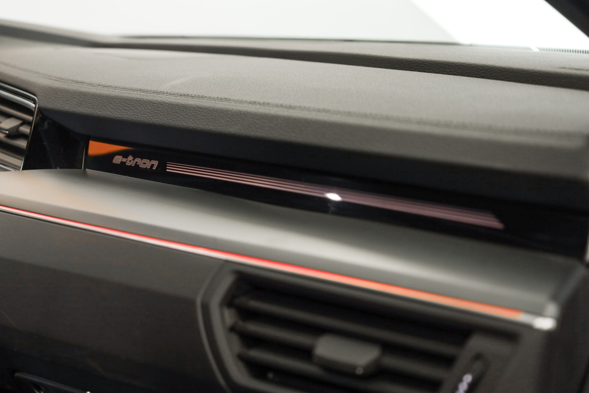 AUDI e-tron 55 Sportback S Line quattro-image-19