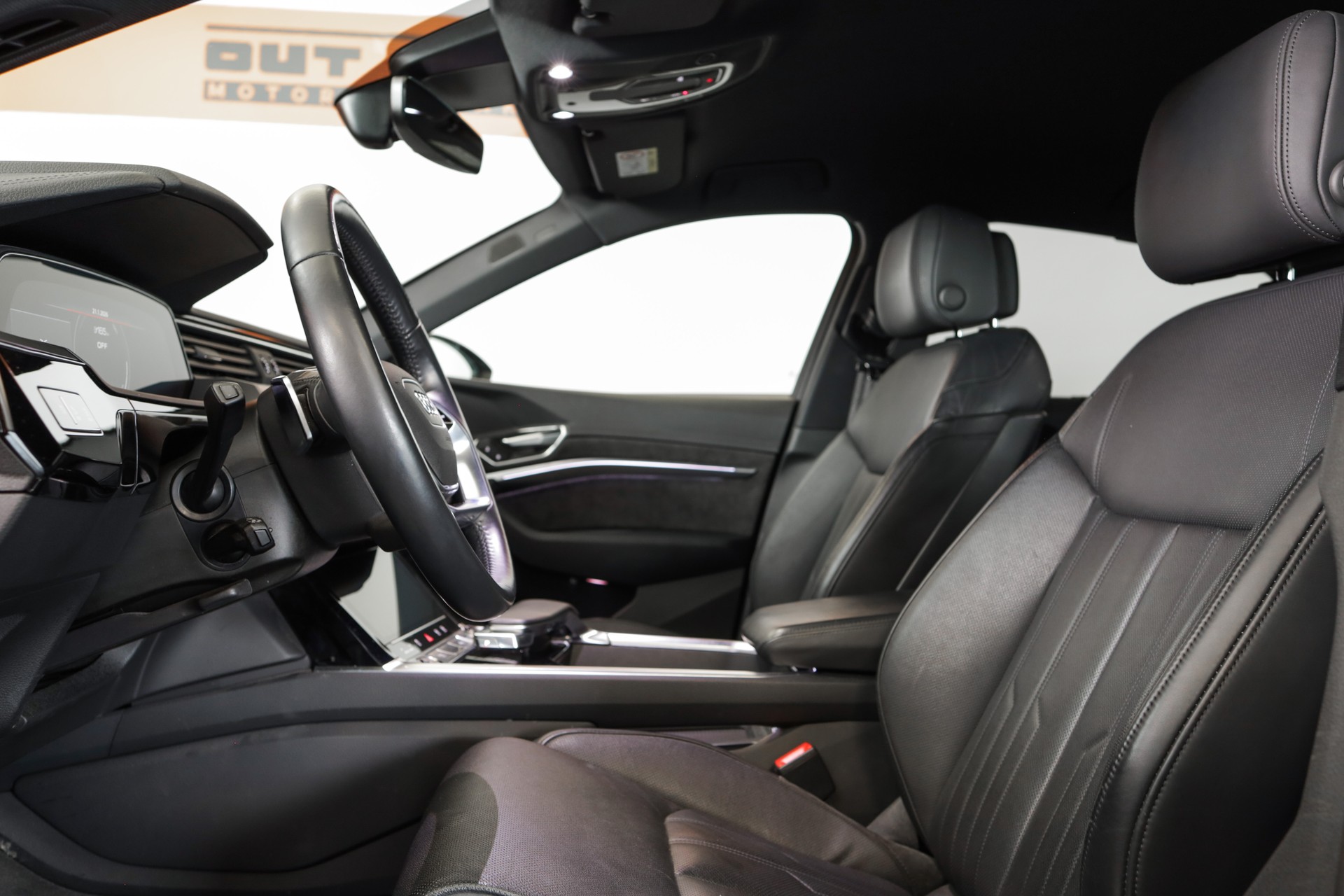AUDI e-tron 55 Sportback S Line quattro-image-23