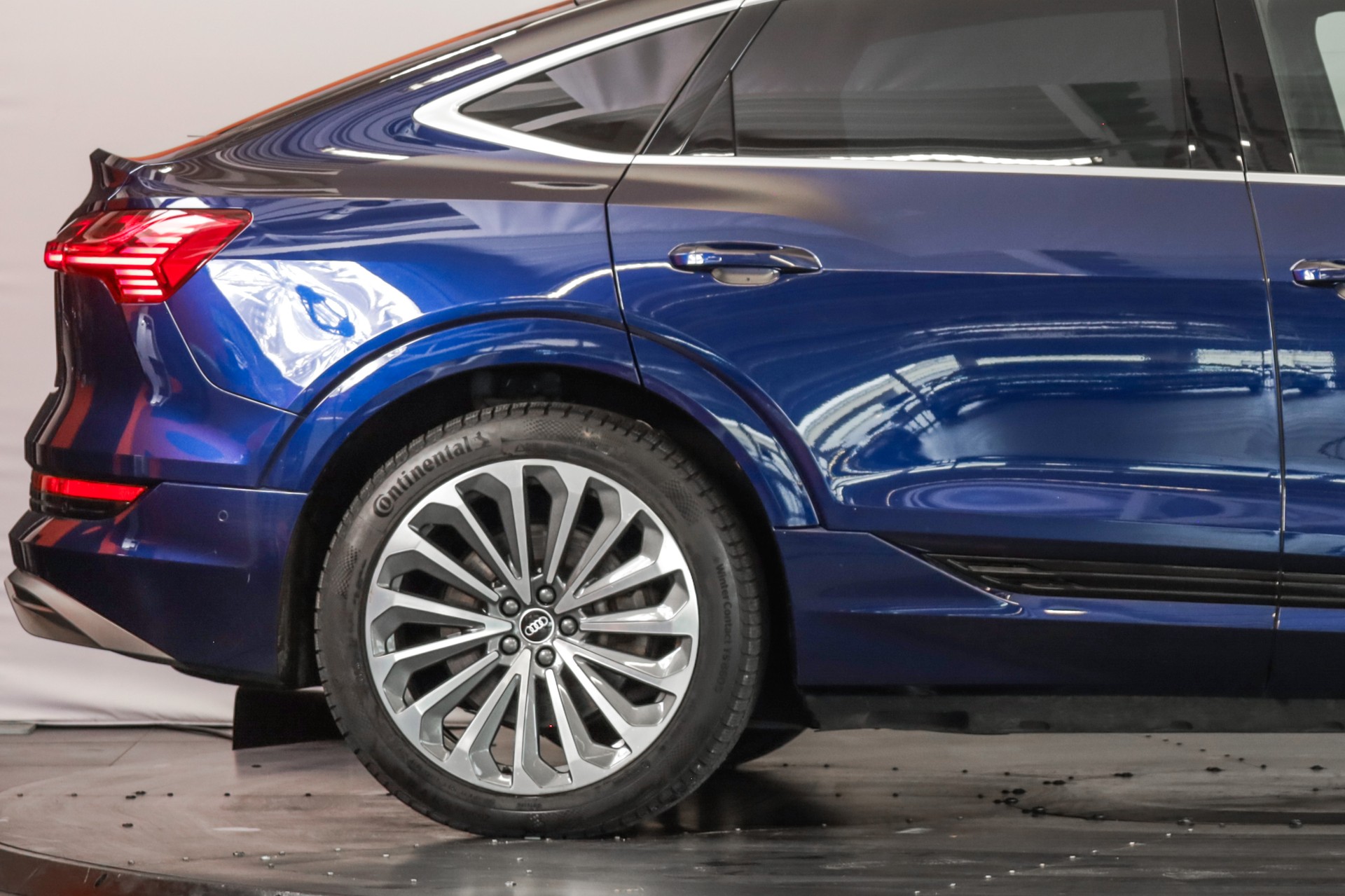 AUDI e-tron 55 Sportback S Line quattro-image-7