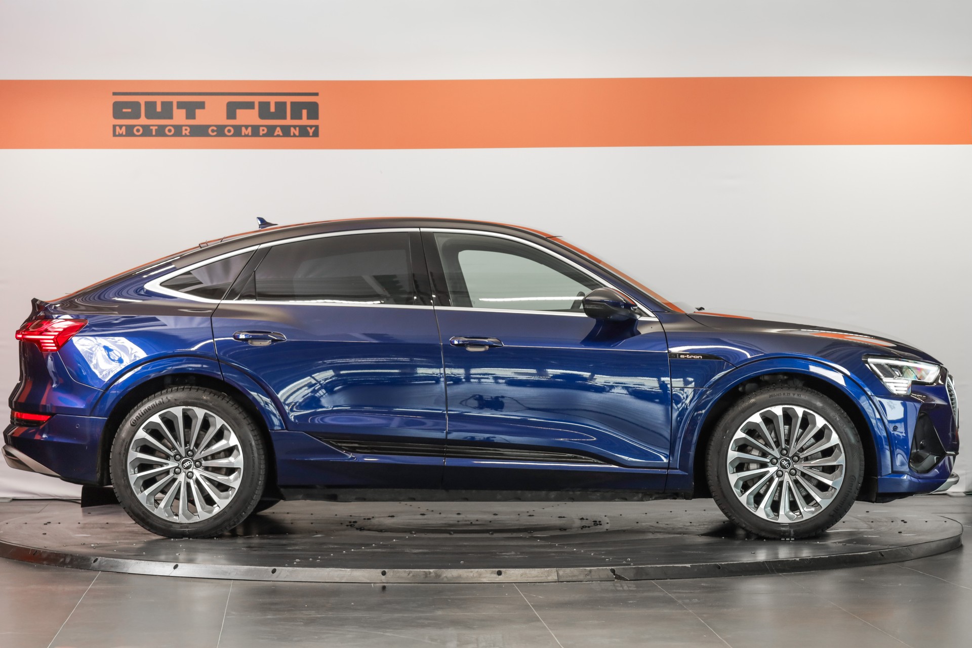 AUDI e-tron 55 Sportback S Line quattro-image-5