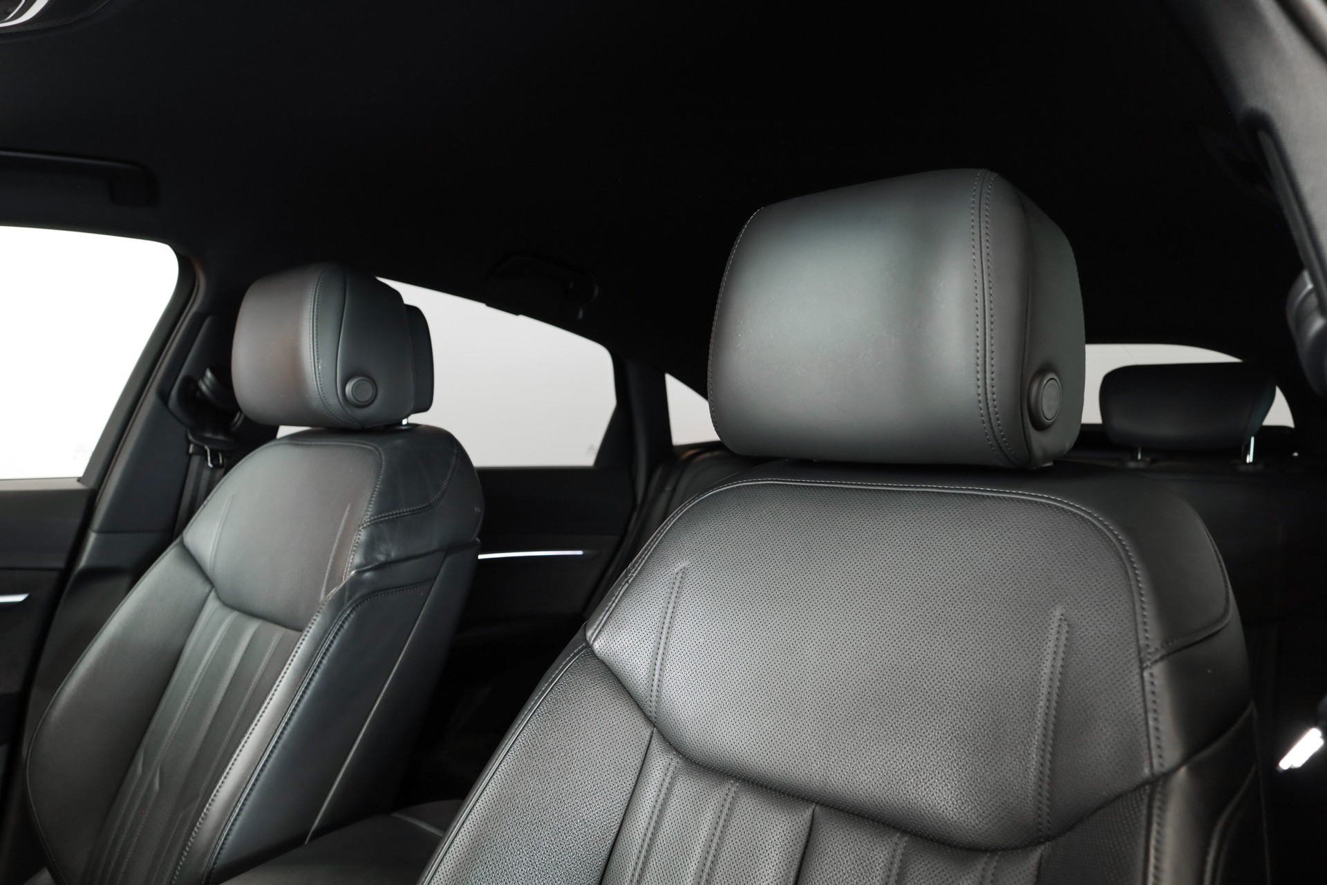 AUDI e-tron 55 Sportback S Line quattro-image-21