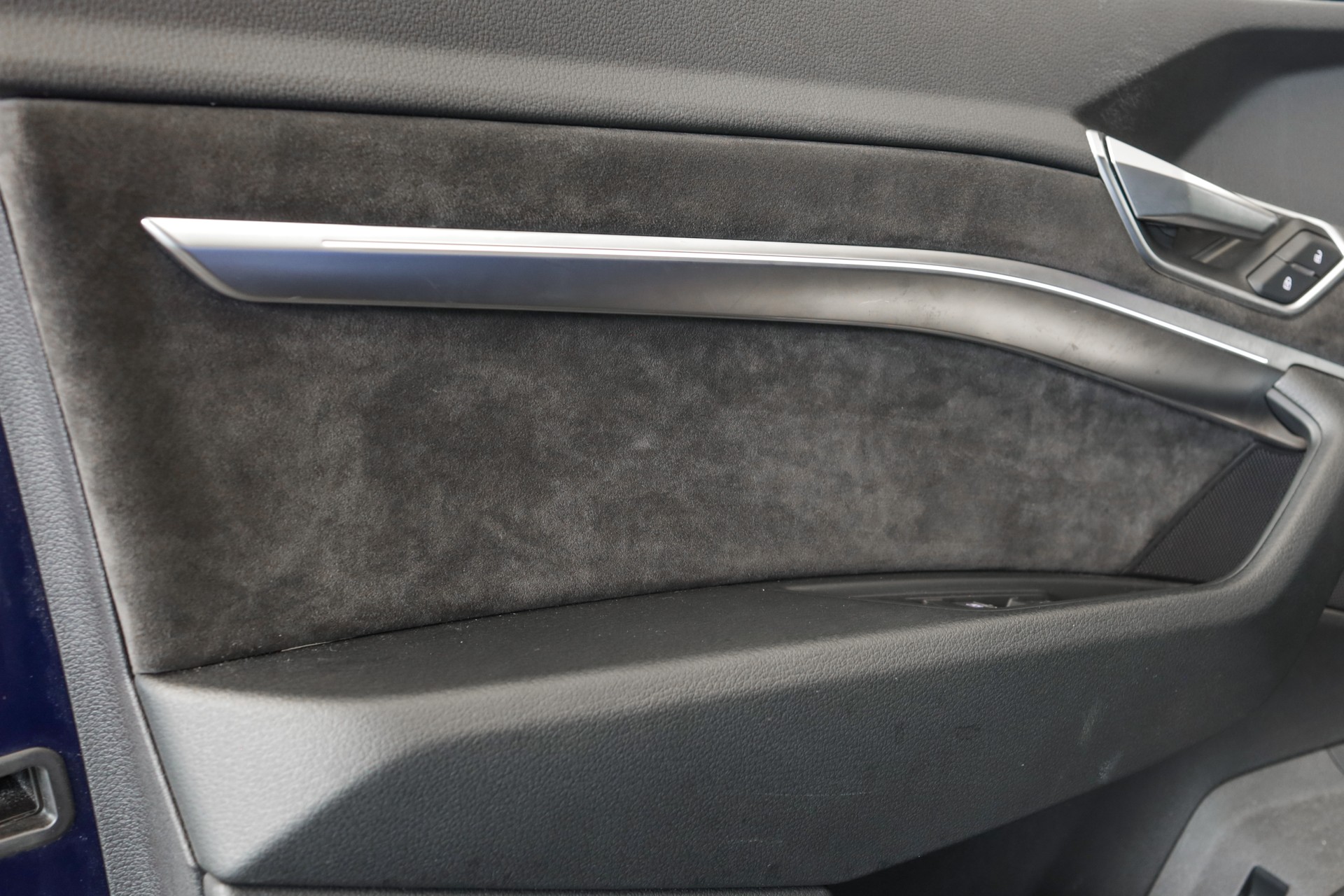 AUDI e-tron 55 Sportback S Line quattro-image-24