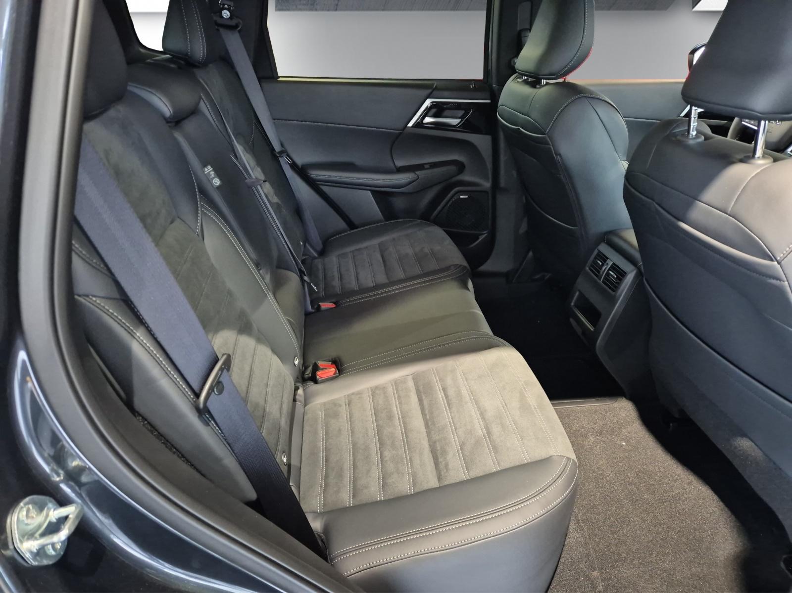 MITSUBISHI Outlander 2.4 PHEV Instyle 4x4-image-9