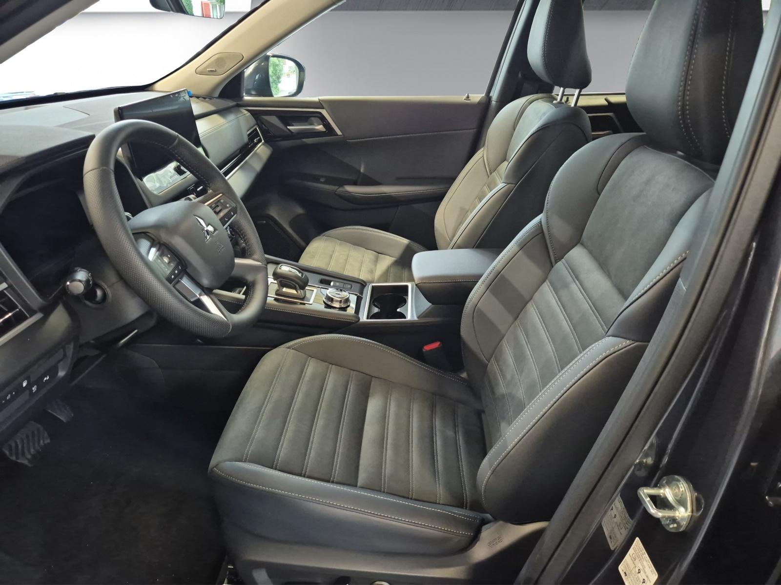 MITSUBISHI Outlander 2.4 PHEV Instyle 4x4-image-5