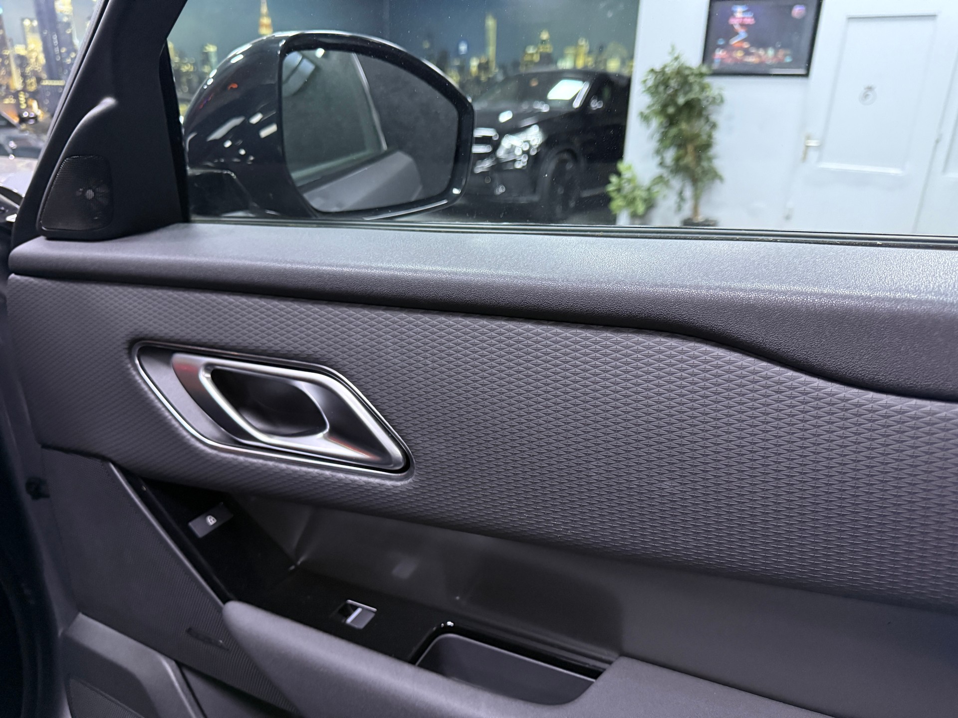 LAND ROVER Range Rover Velar P 250 SE Automatic / Model 2022-image-8