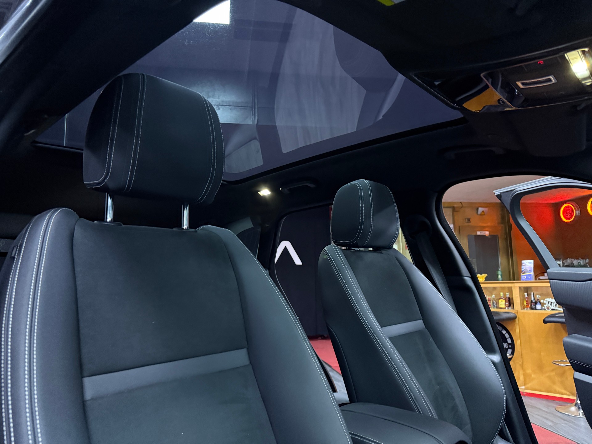 LAND ROVER Range Rover Velar P 250 SE Automatic / Model 2022-image-12
