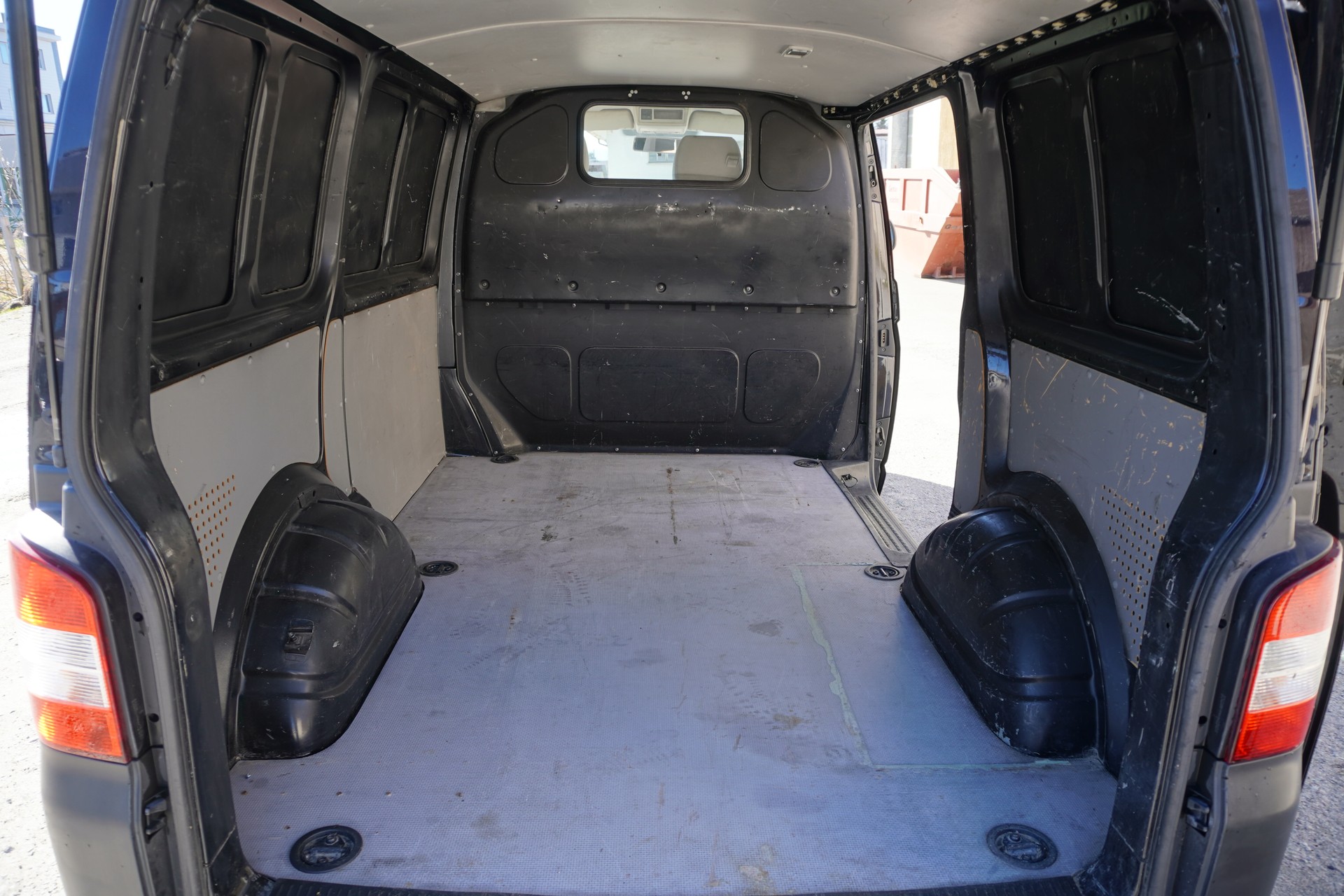 VW T5 2.0 TDI-image-8