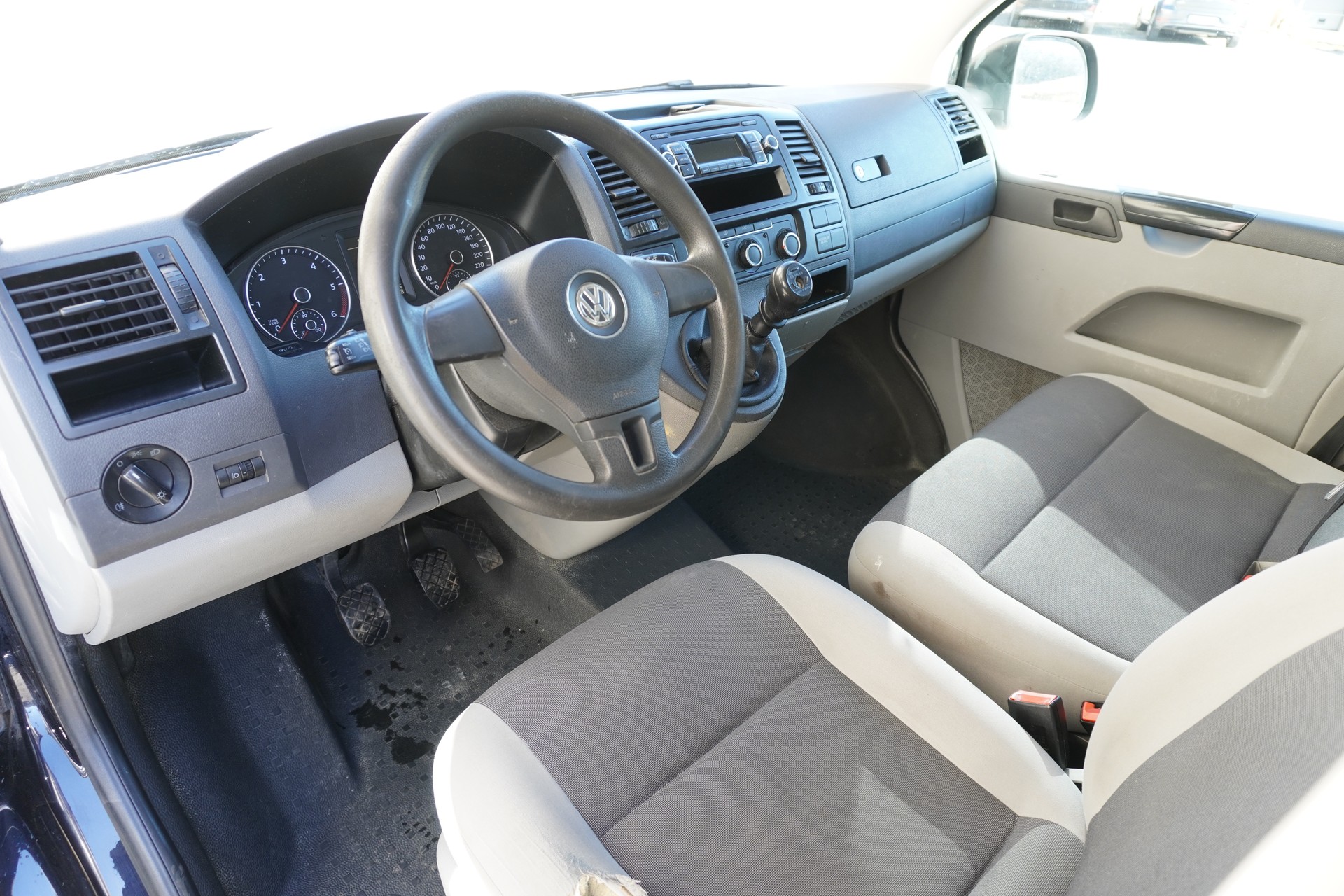 VW T5 2.0 TDI-image-4