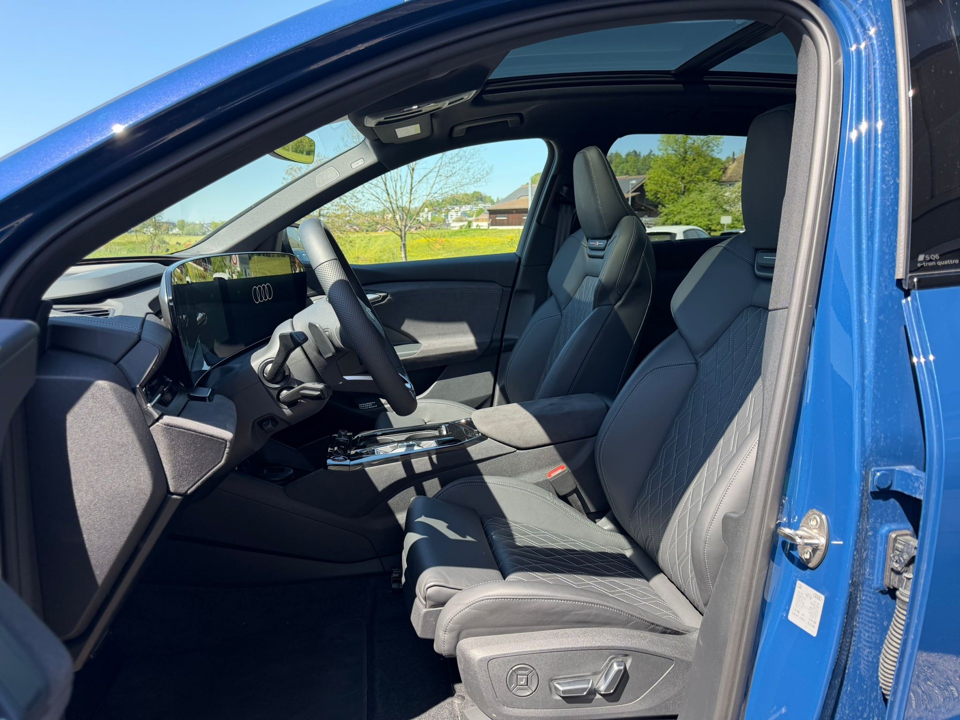 AUDI SQ6 e-tron quattro-image-9