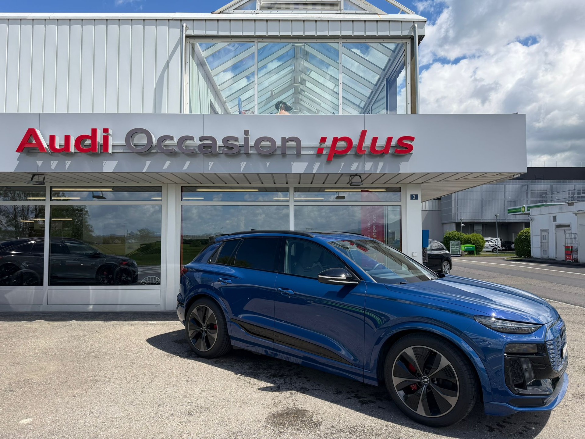 AUDI SQ6 e-tron quattro-showroom-element-1