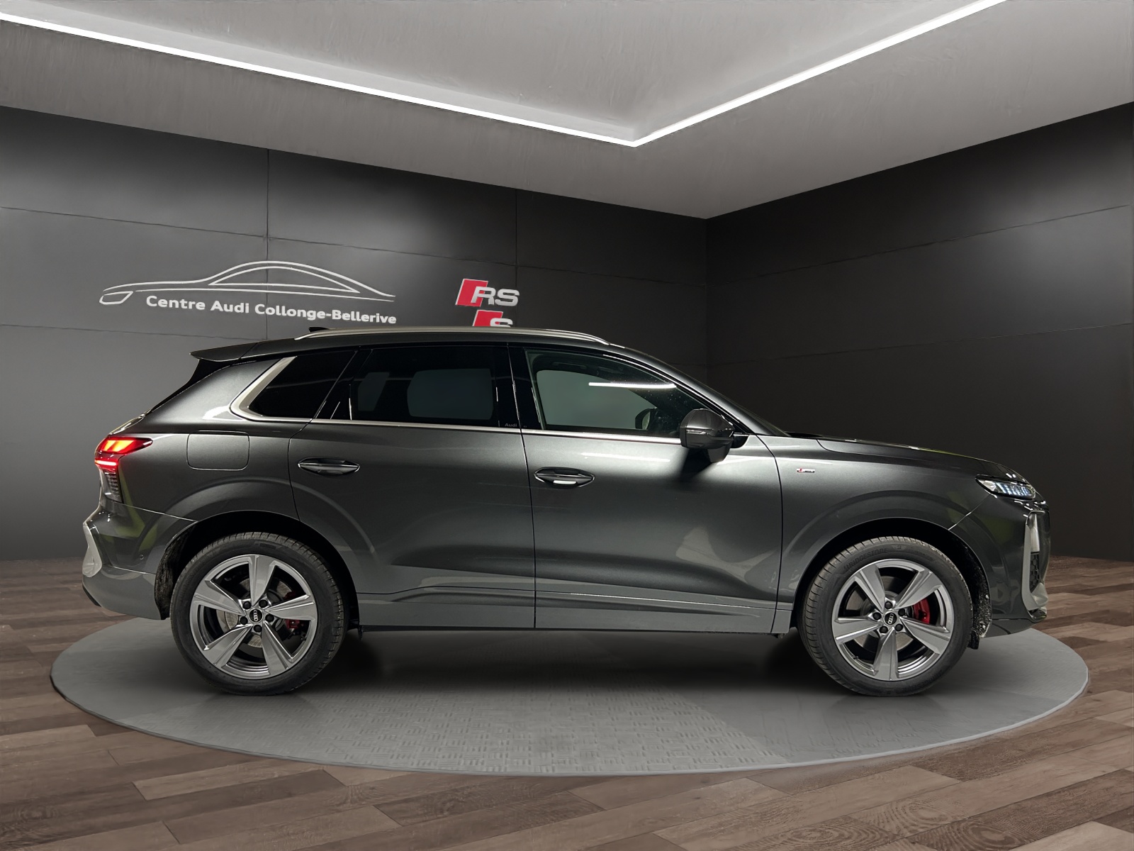 AUDI Q3 SUV TFSI quattro 195 kW S tronic-image-6