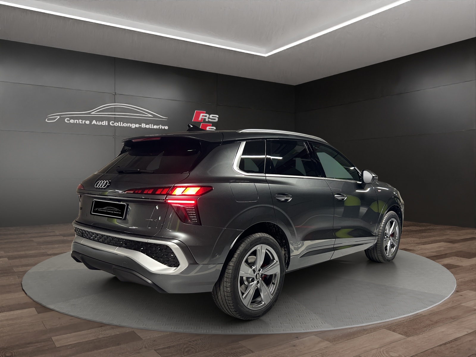 AUDI Q3 SUV TFSI quattro 195 kW S tronic-image-5