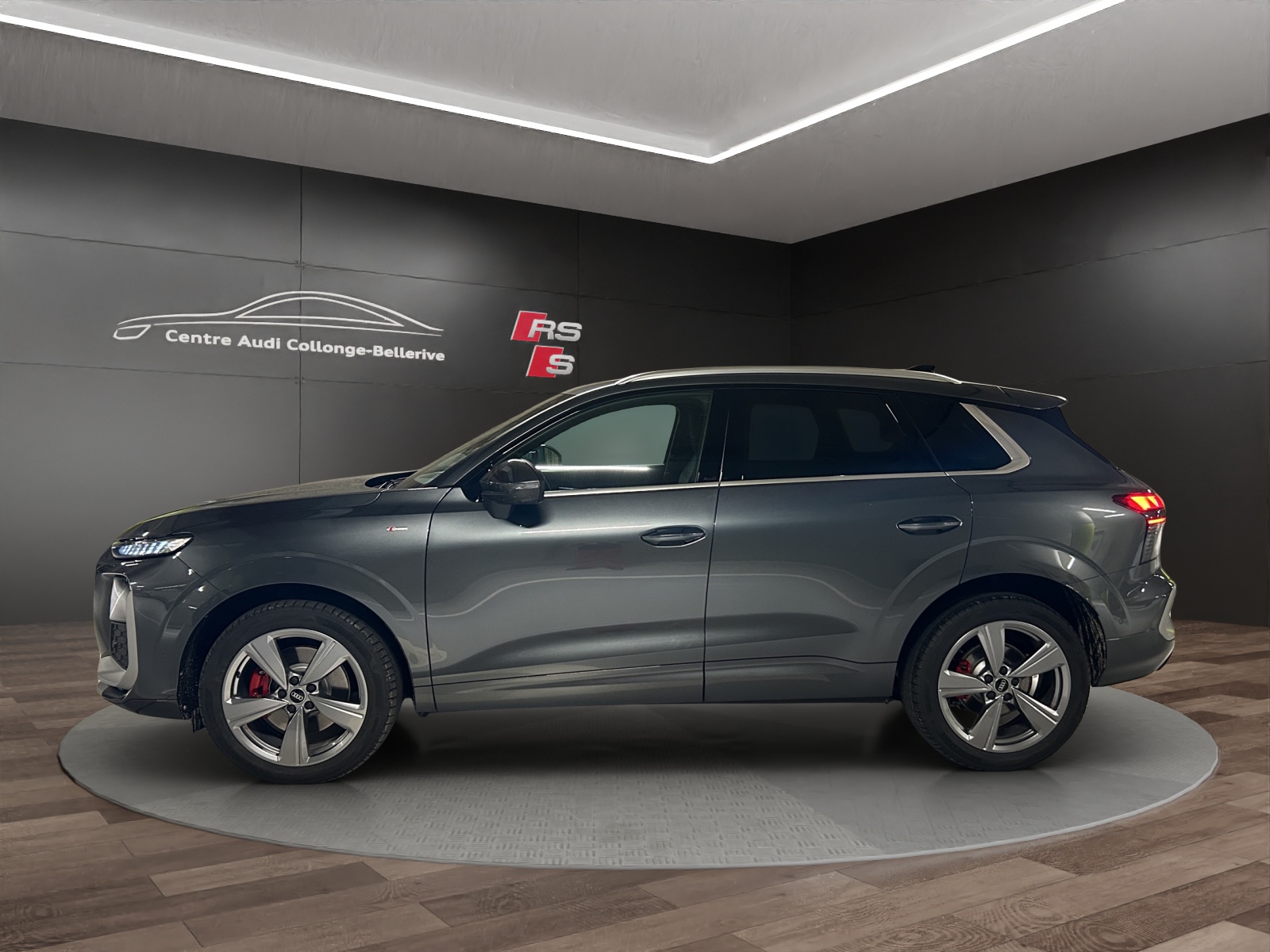 AUDI Q3 SUV TFSI quattro 195 kW S tronic-image-2