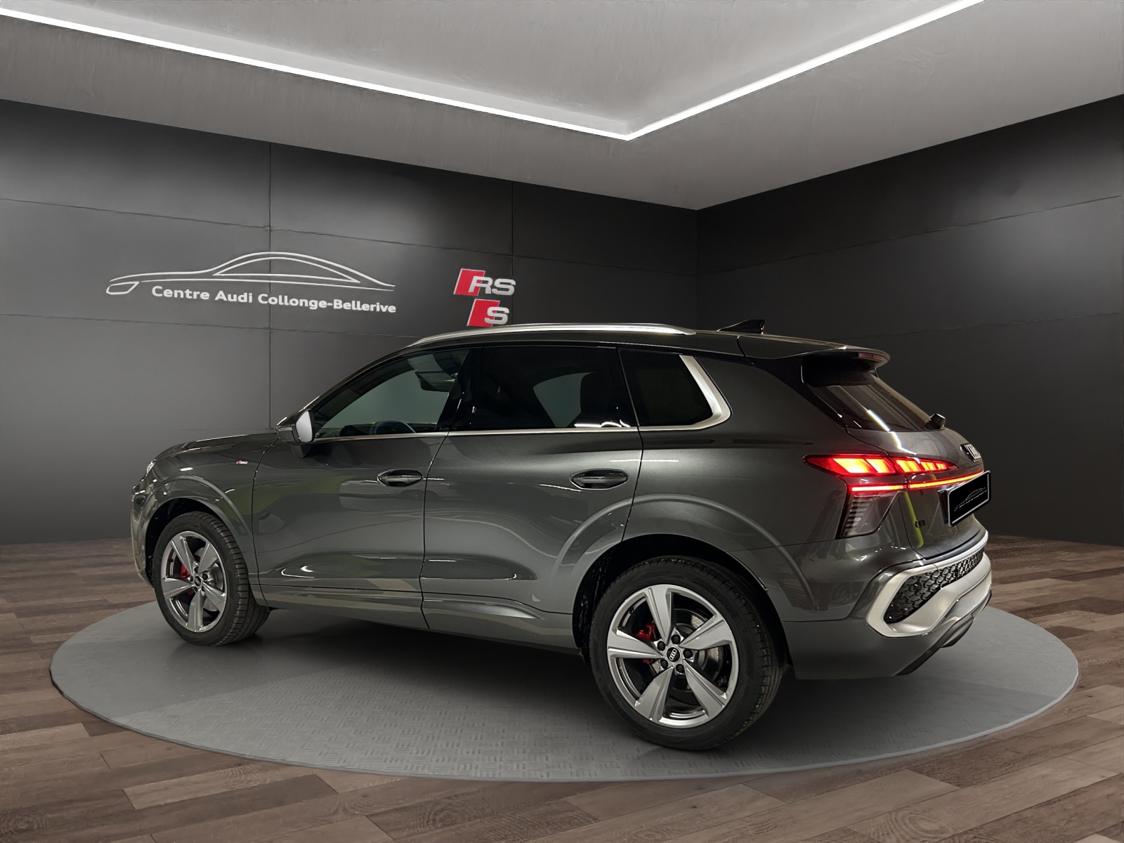 AUDI Q3 SUV TFSI quattro 195 kW S tronic-image-3