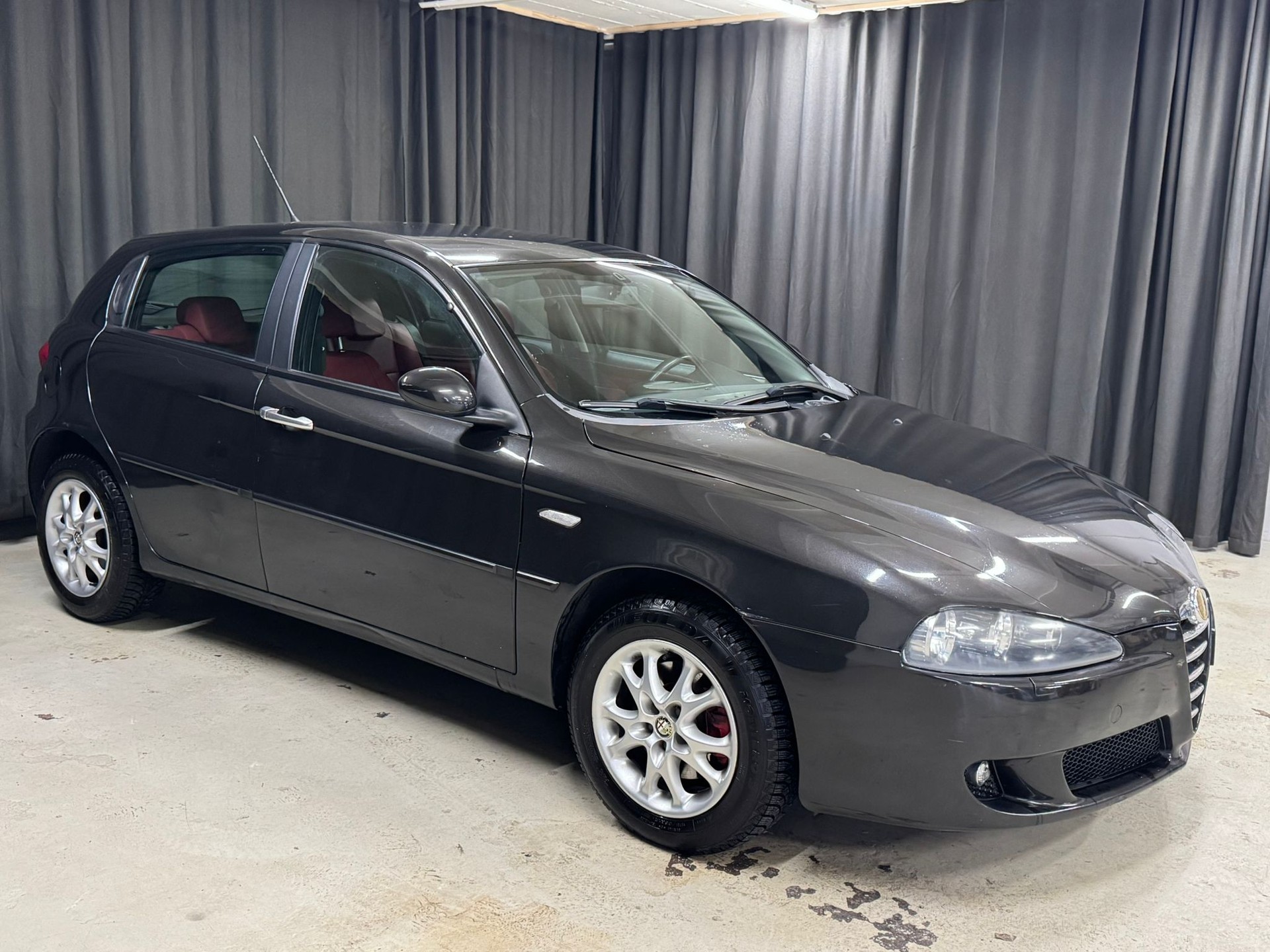 ALFA ROMEO 147 1.6 TS 16V VIP Edition-image-1