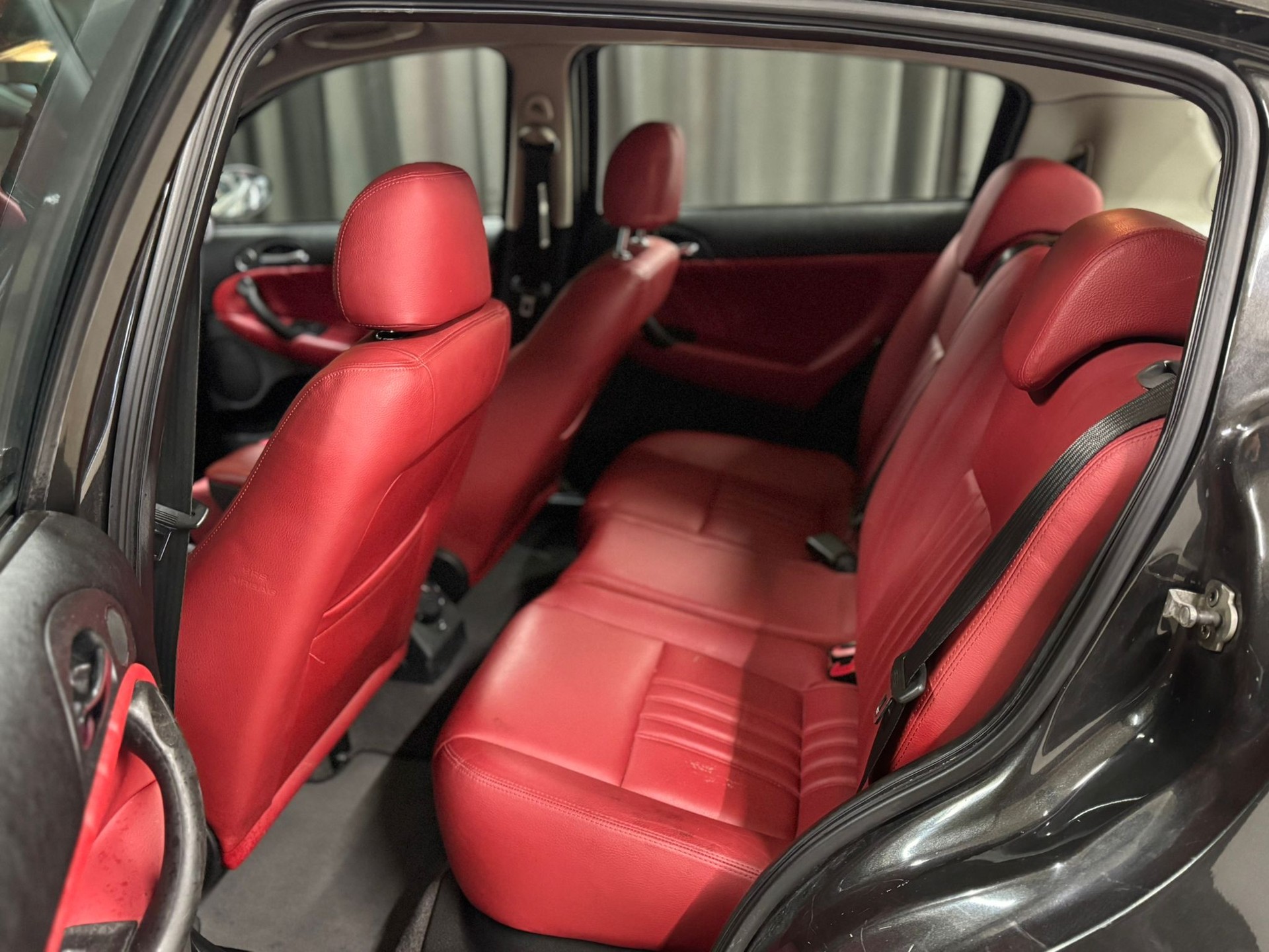 ALFA ROMEO 147 1.6 TS 16V VIP Edition-image-9