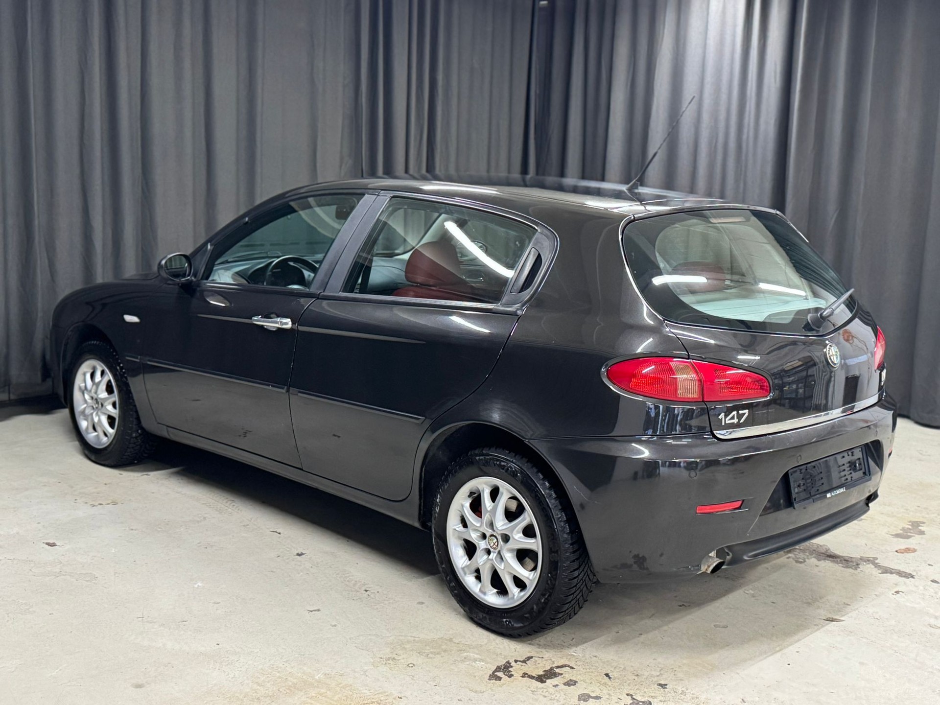 ALFA ROMEO 147 1.6 TS 16V VIP Edition-image-4