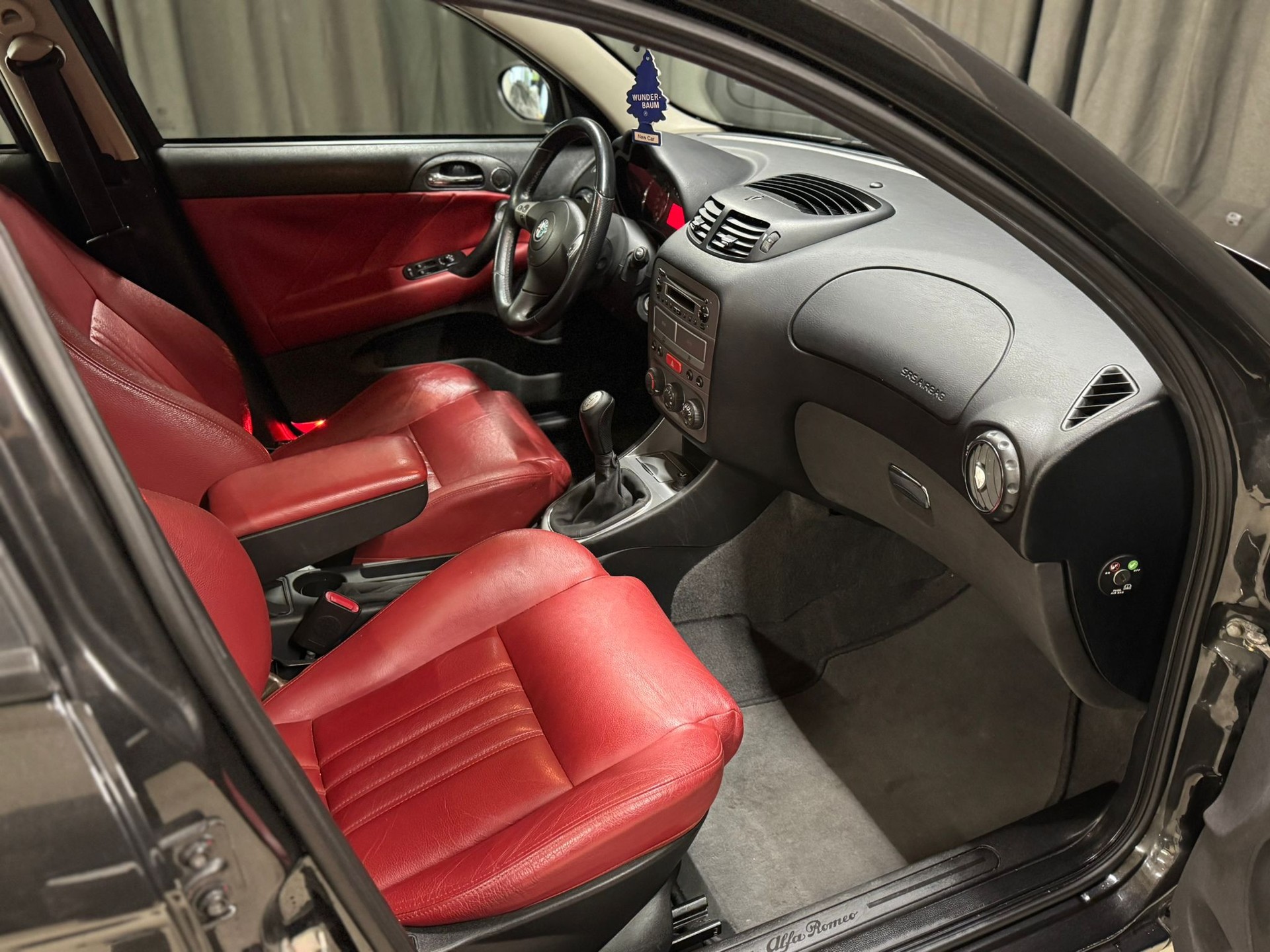 ALFA ROMEO 147 1.6 TS 16V VIP Edition-image-7
