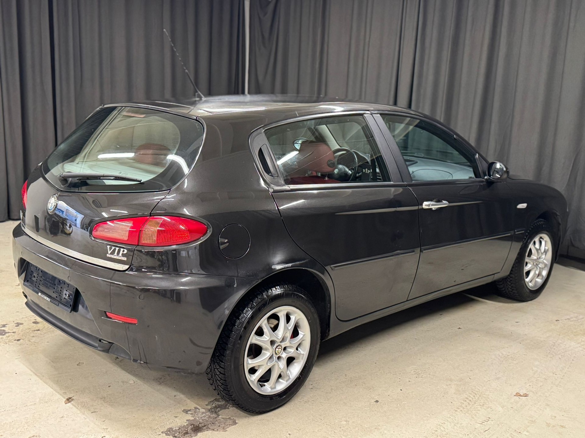 ALFA ROMEO 147 1.6 TS 16V VIP Edition-image-3