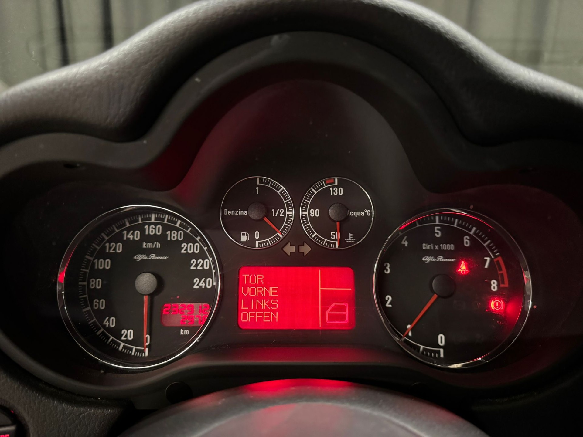 ALFA ROMEO 147 1.6 TS 16V VIP Edition-image-10