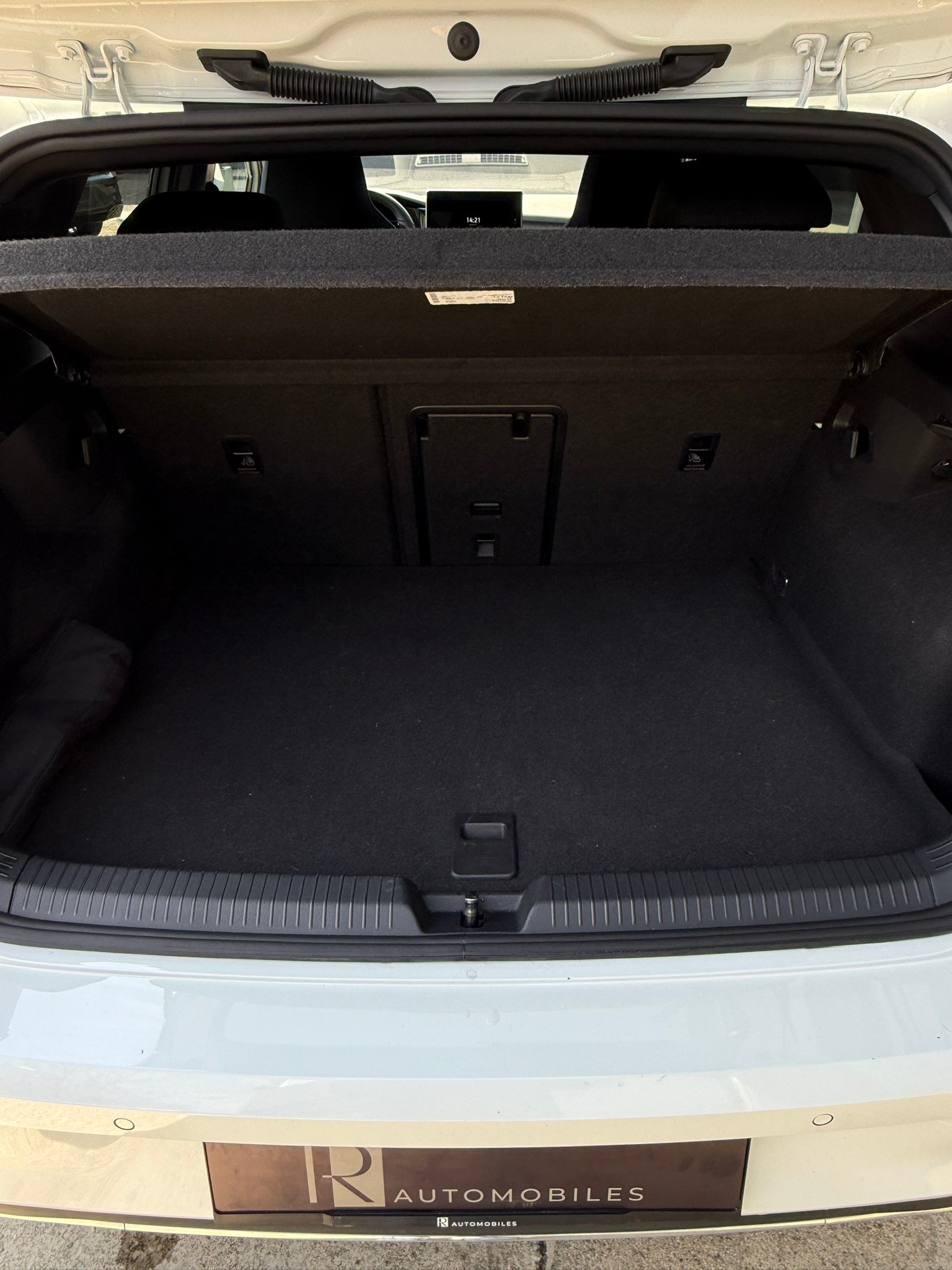 VW Golf 1.5 TSI PHEV GTE-image-10