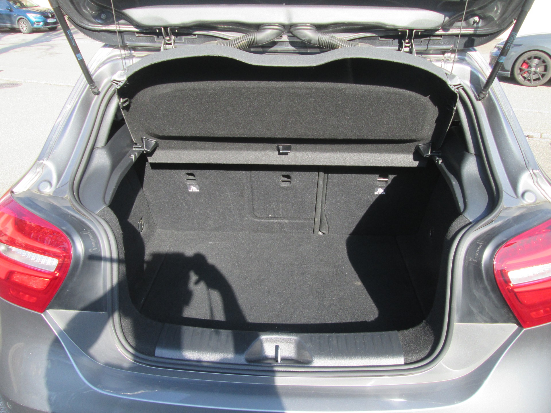 MERCEDES-BENZ A 200 Night Star 7G-DCT-image-11